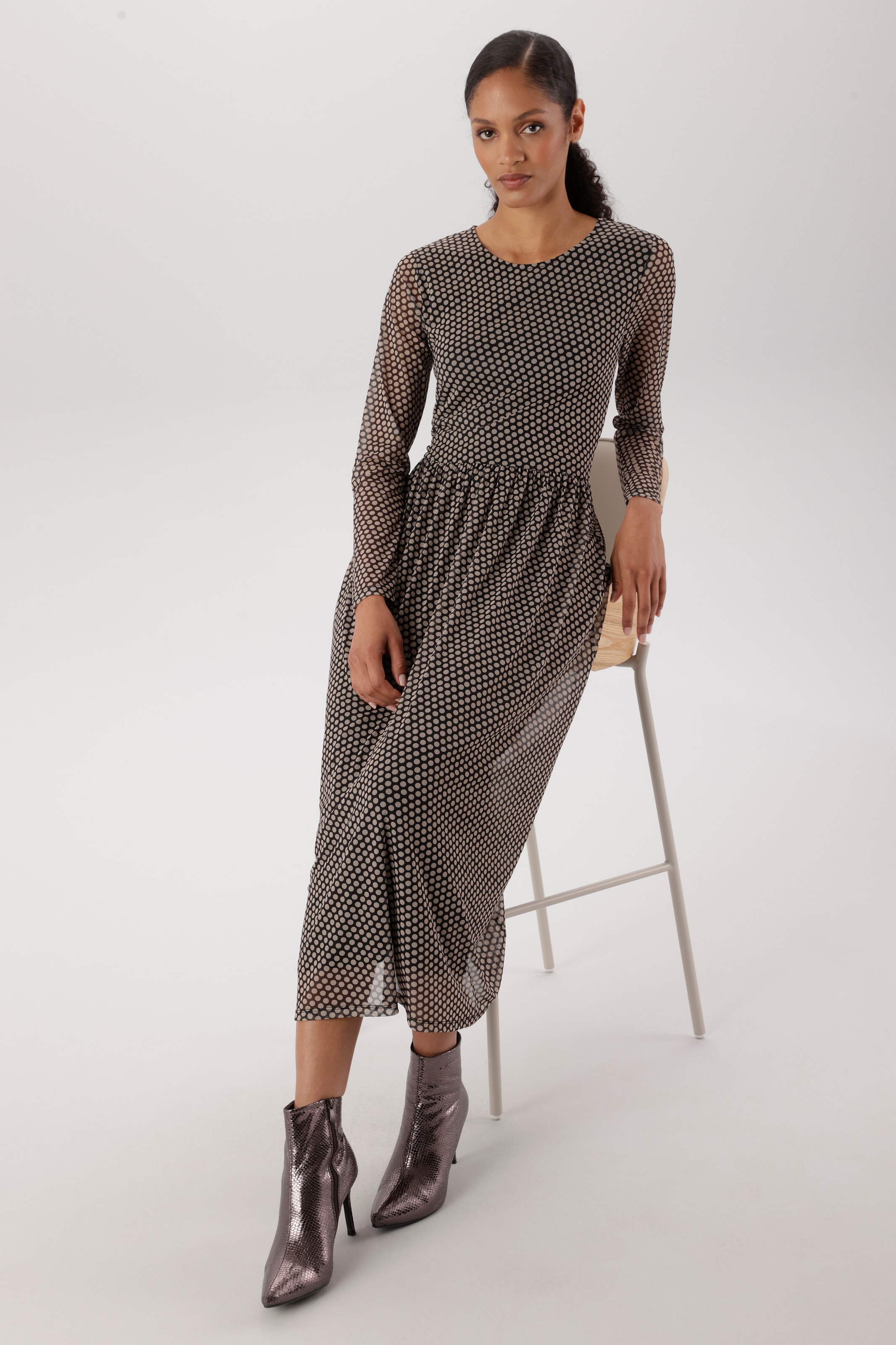Aniston SELECTED Robe midi en qualité mesh avec élastique à la taille - NOUVELLE COLLECTION