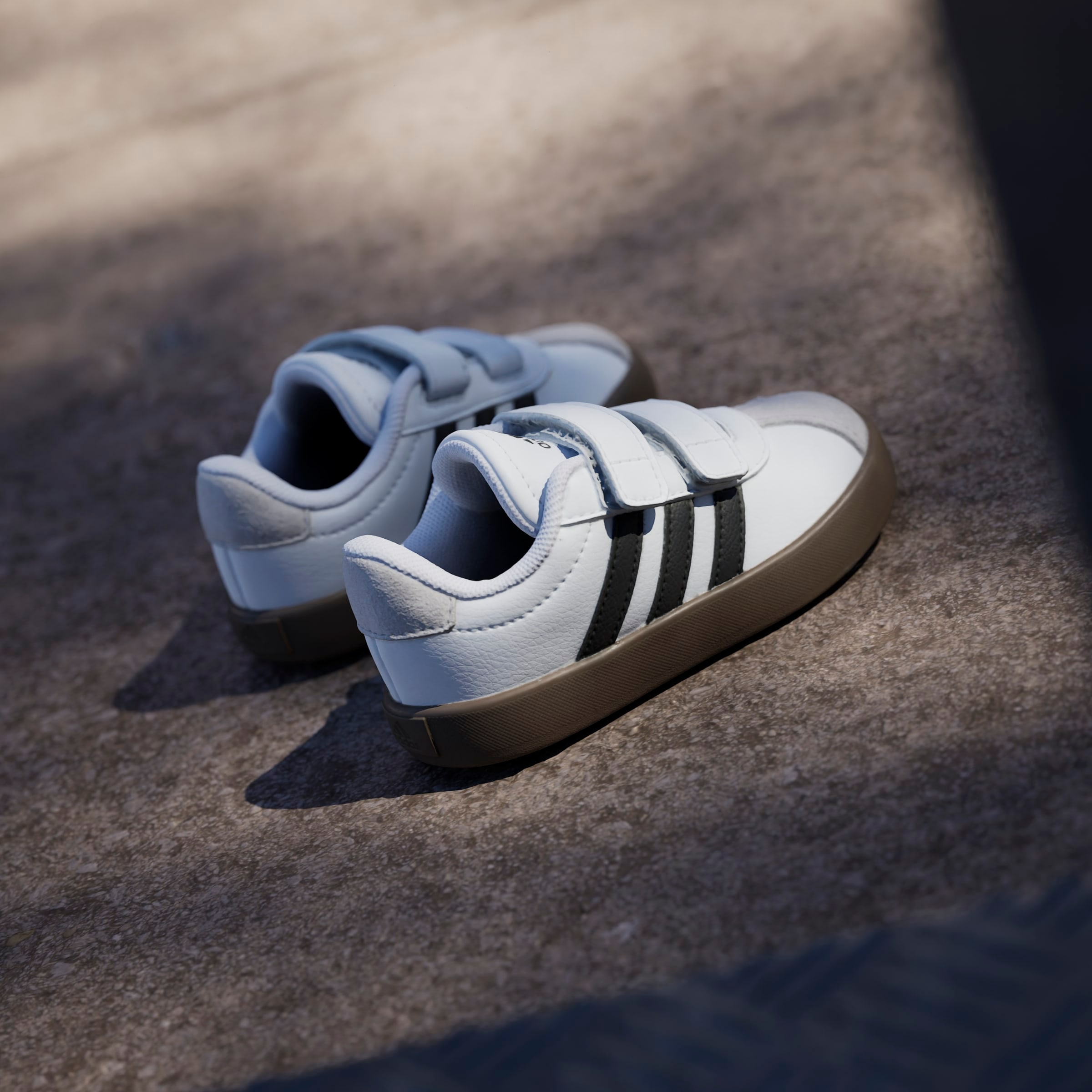 adidas Sportswear Chaussures à scratch »VL COURT 3.0 KIDS«  inspiriert vom Design des adidas samba, für Kinder