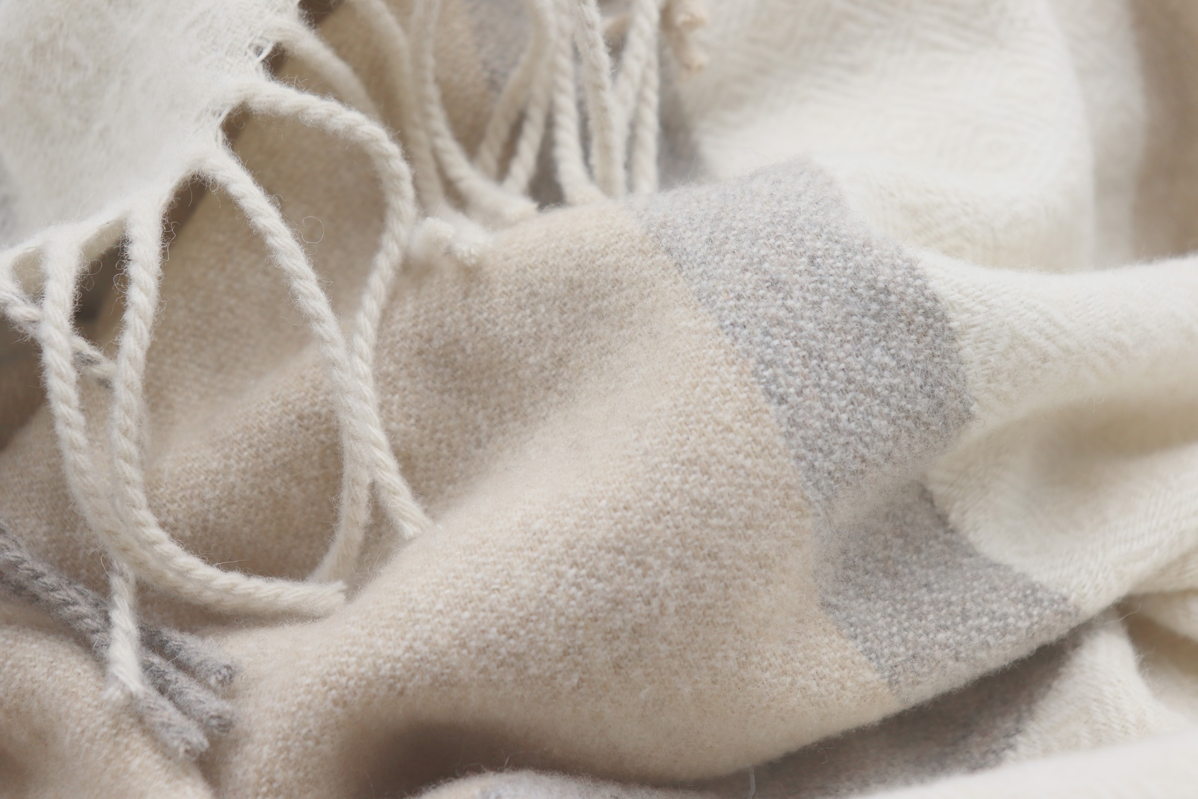 Biederlack Wohndecke »Plaid Light lines« im zeitlosen Streifendessin