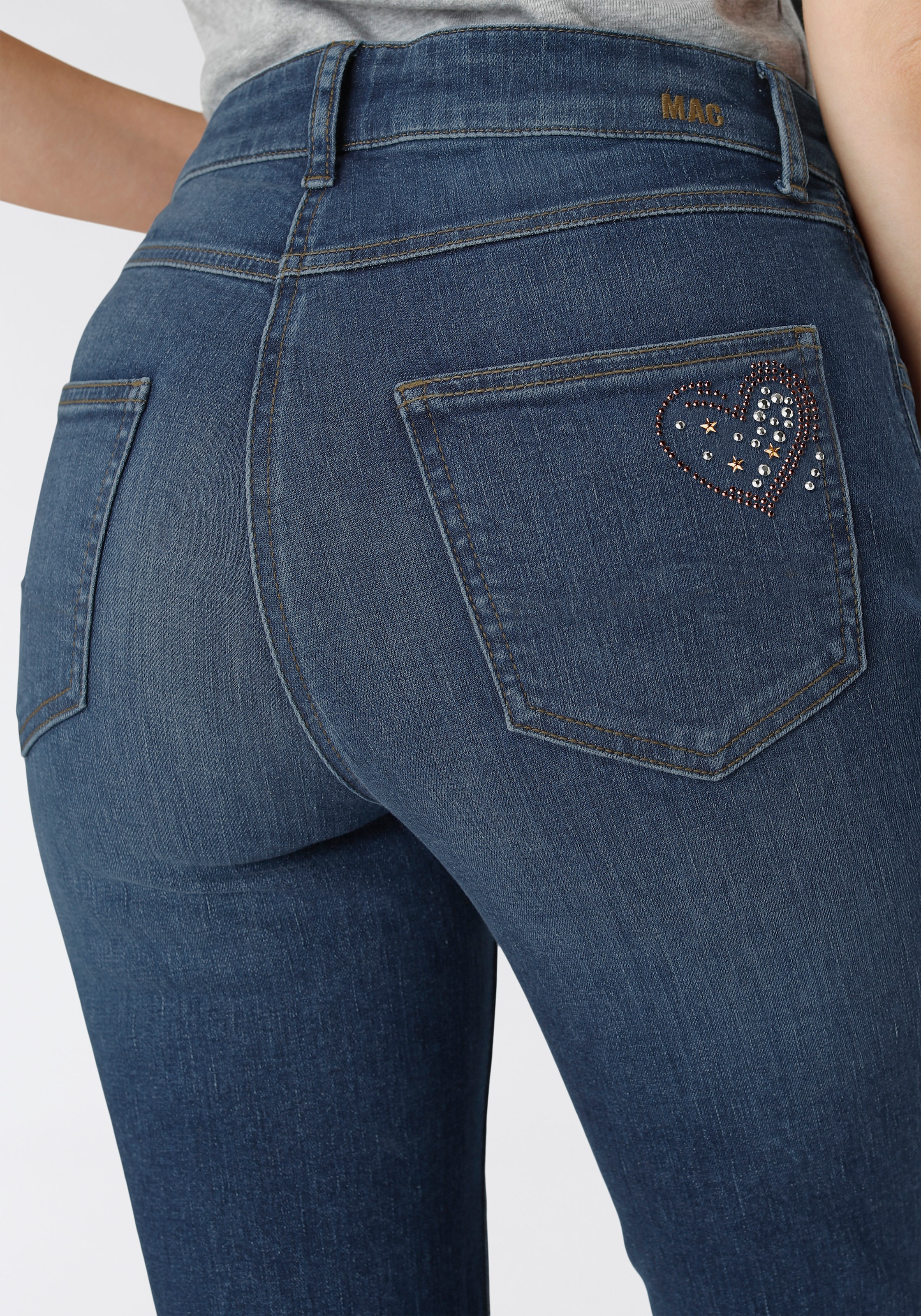 ♕ MAC Gerade Jeans »Melanie-Heart«, Dekorative Nieten auf der hinteren  Tasche versandkostenfrei bestellen