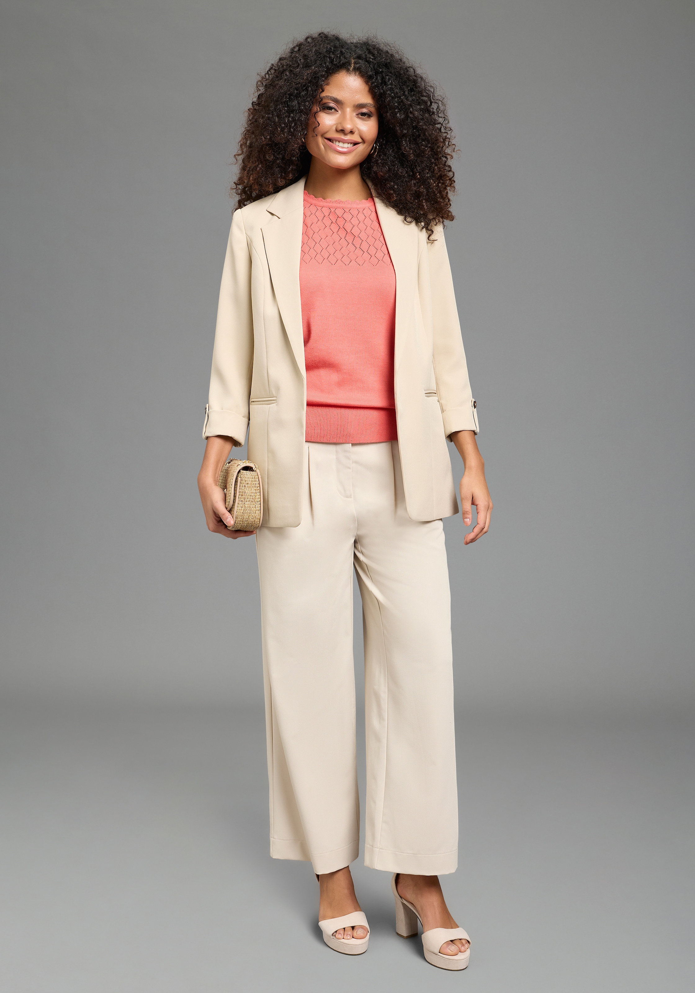 Laura Scott Top en tricot mit modernem Lochstrick und femininer Wellenkante