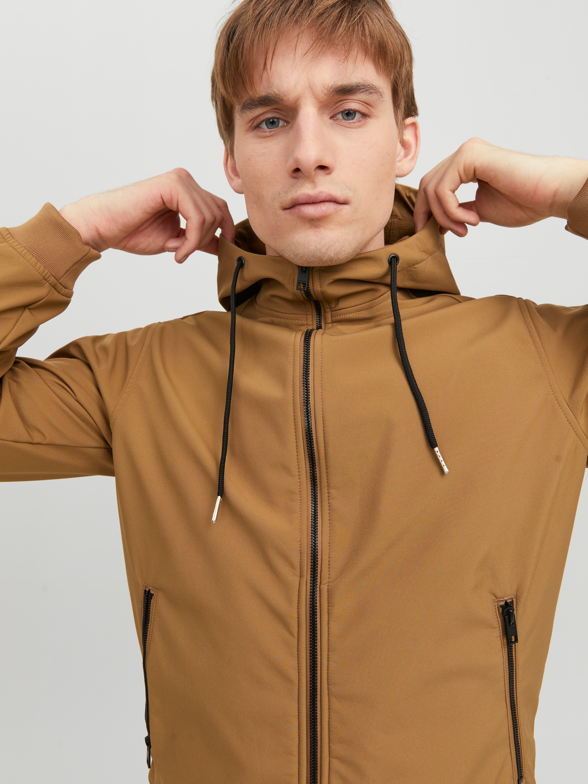 Jack & Jones Veste softshell »JJEBASIC mit wasserabweisender Funktion« avec capuche fibre synthétique, coupe régulière