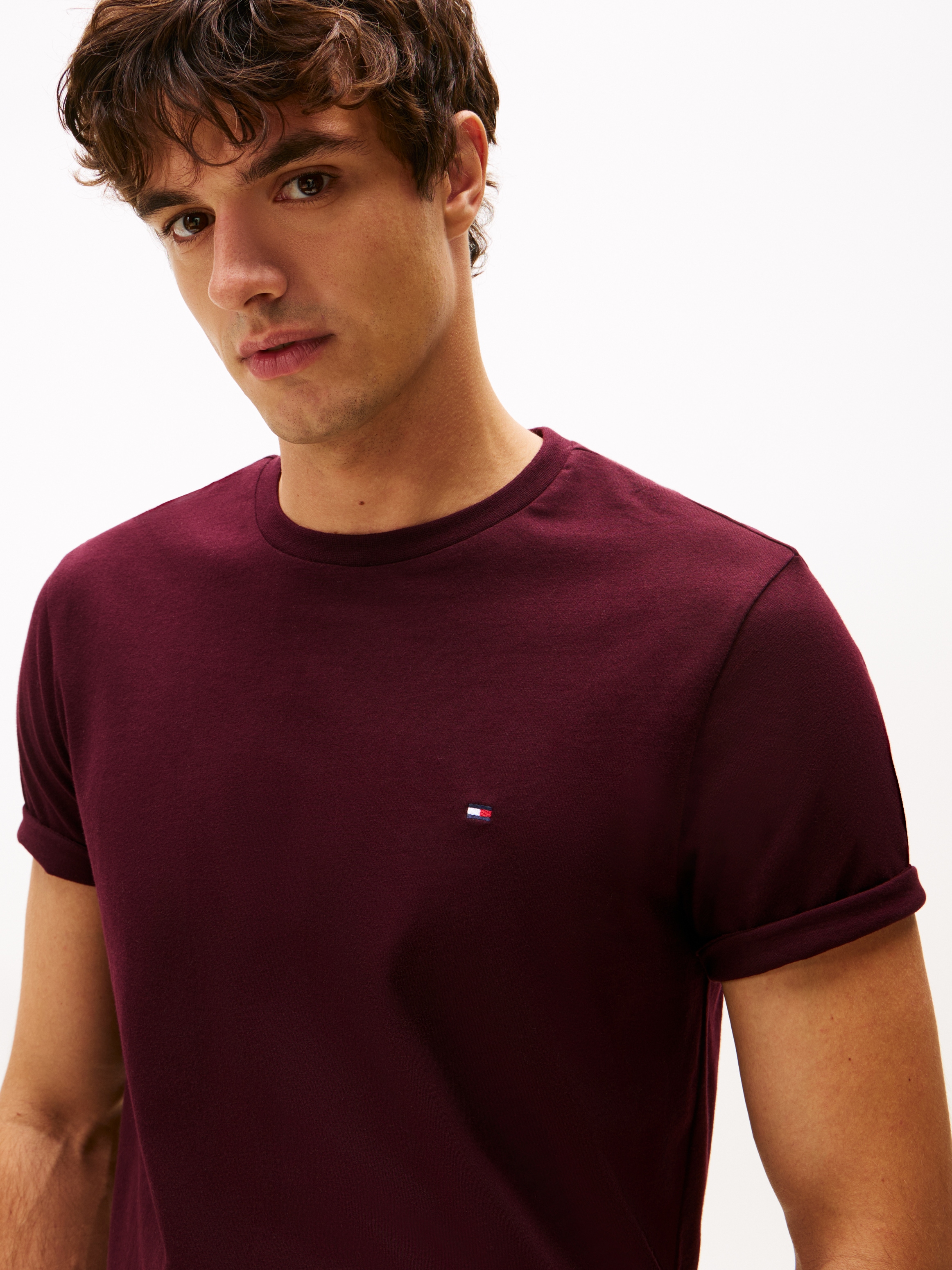 Tommy Hilfiger T-Shirt »ESSENTIAL REG FIT SOLID TEE mit Stickerei und Rundhals«, unifarben, casual, regular fit, Baumwolle, Rundhals