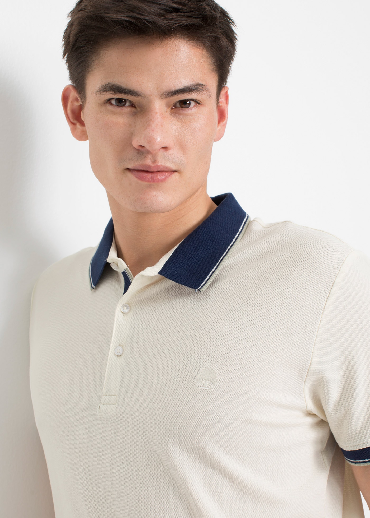 bonprix Poloshirt Packung, 3 Regular Fit, Kurzarm, mit dezenter Bruststickerei, aus Baumwolle