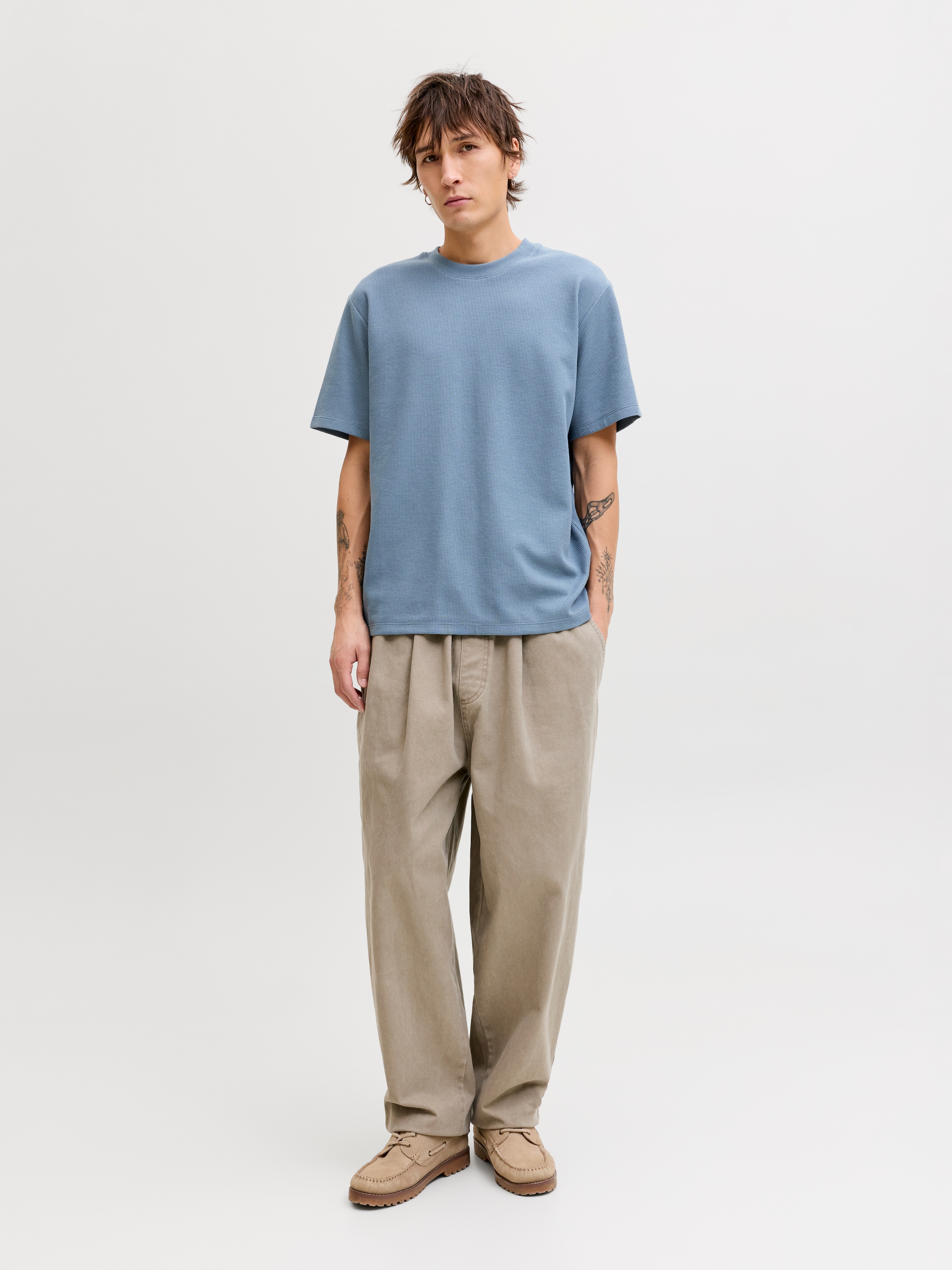Jack & Jones Rundhalsshirt »JJEAUSTIN TEE SS NOOS« Materialmix, relaxed fit