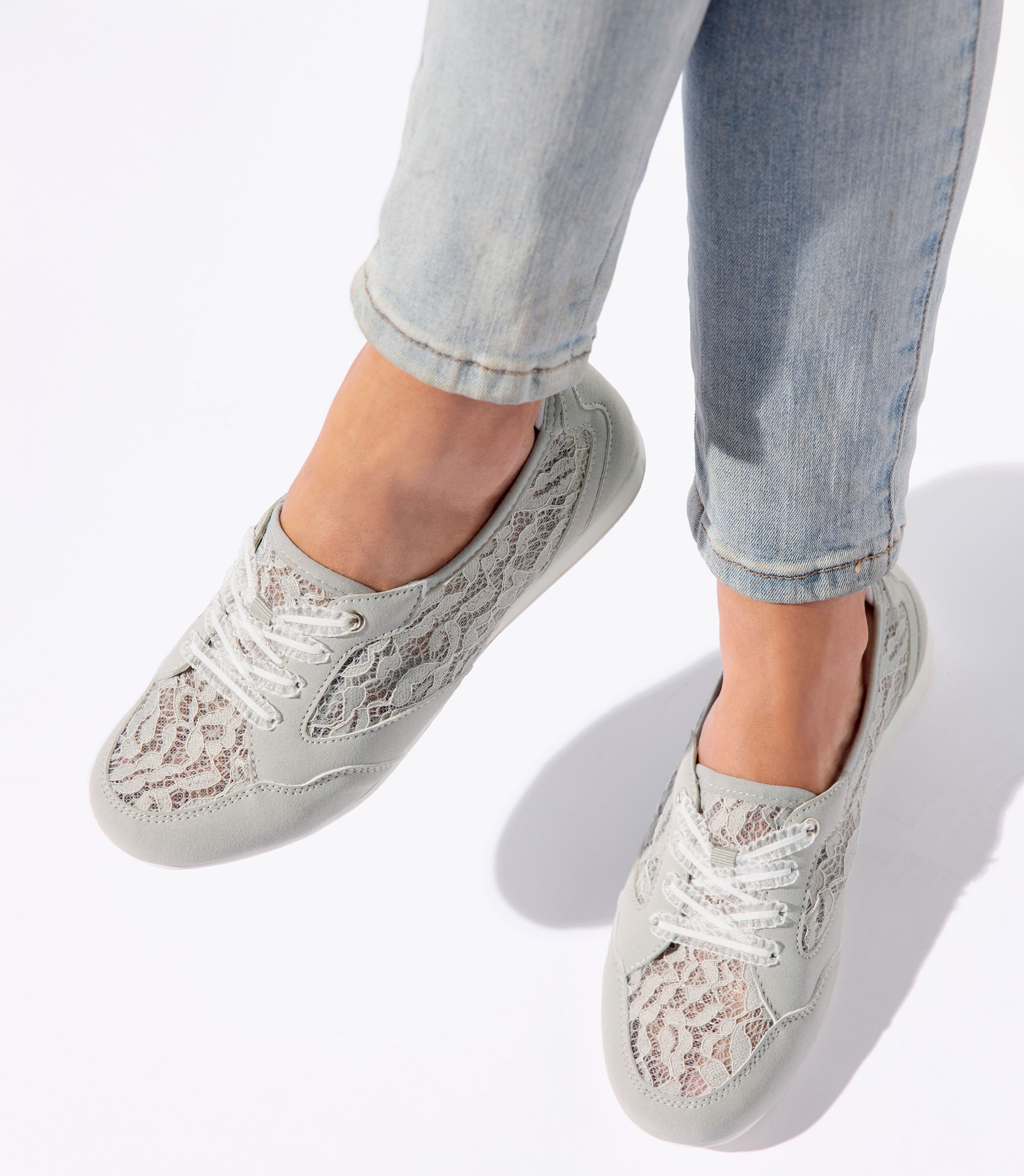 Vivance Sneaker »Freizeitschuh, Halbschuh, Ballerina, Slip-On-Sneaker,«  NEU mit eleganten Spitzeneinsätzen VEGAN