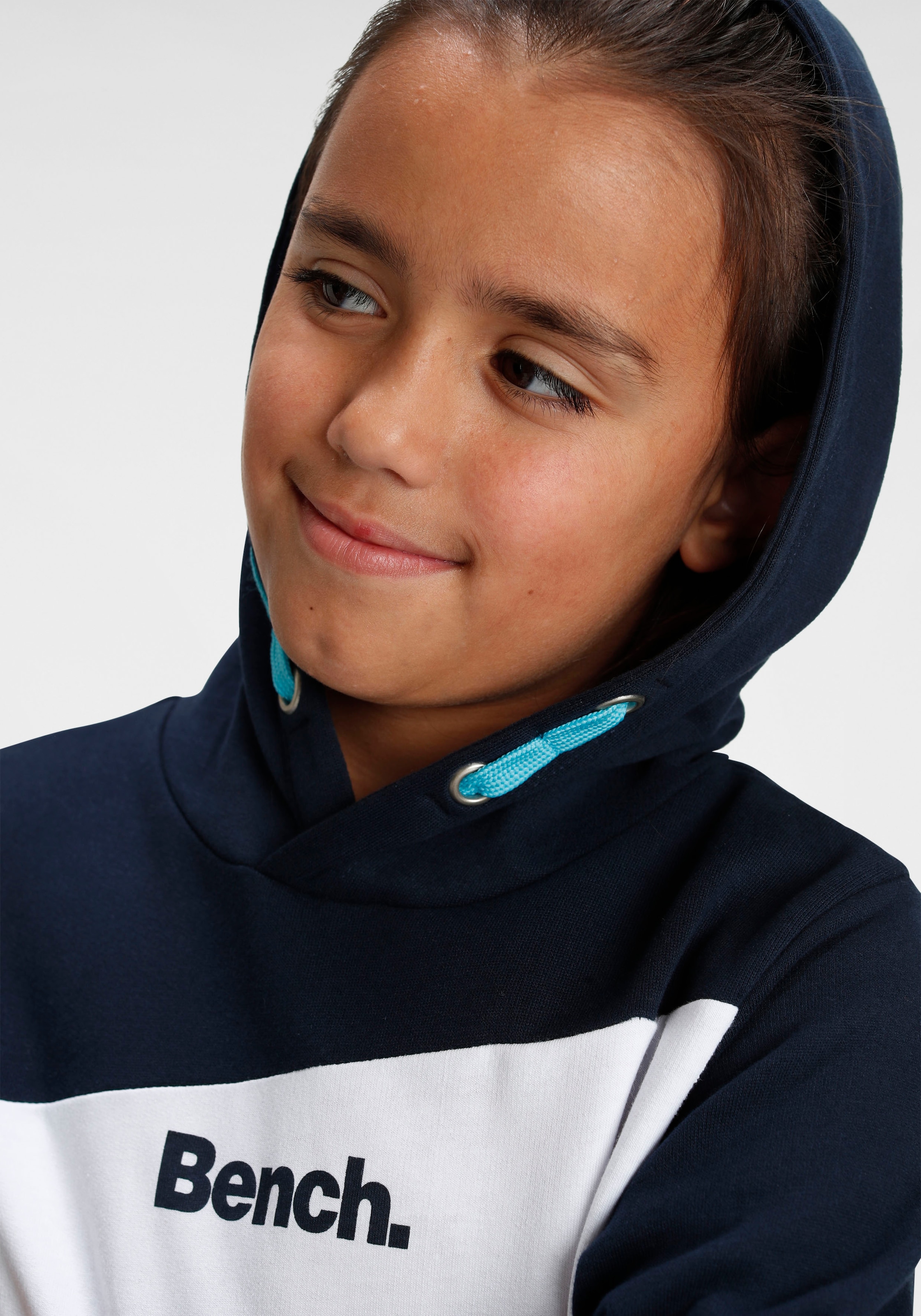 Bench. Kapuzensweatshirt »mit asymmetrischer Farbaufteilung«, mit  asymmetrischer Farbaufteilung versandkostenfrei auf | Kapuzenshirts