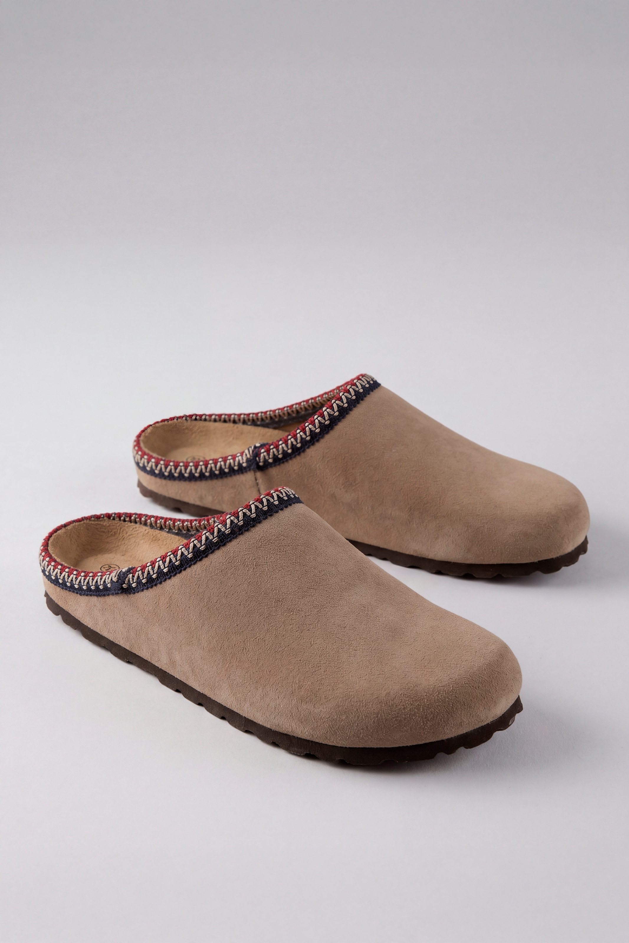 Image of Aniston SHOES Clog Schlupfschuh, Hausschuh mit farbenfroher Ziernaht - NEUE KOLLEKTION