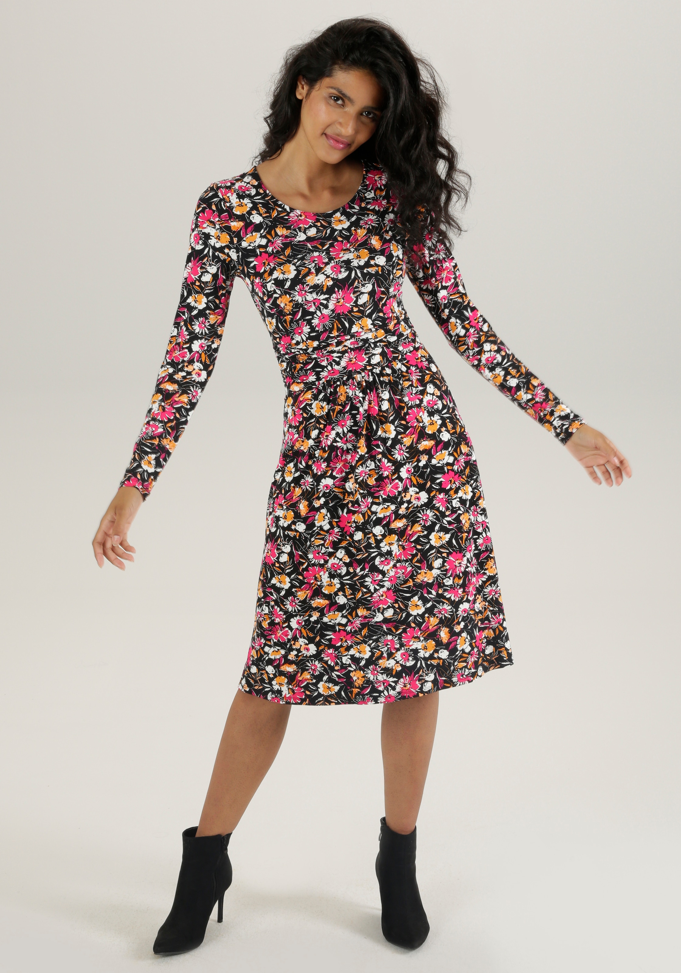 Jerseykleid, mit floralem Druck und gerafftem Taillenbund - NEUE KOLLEKTION