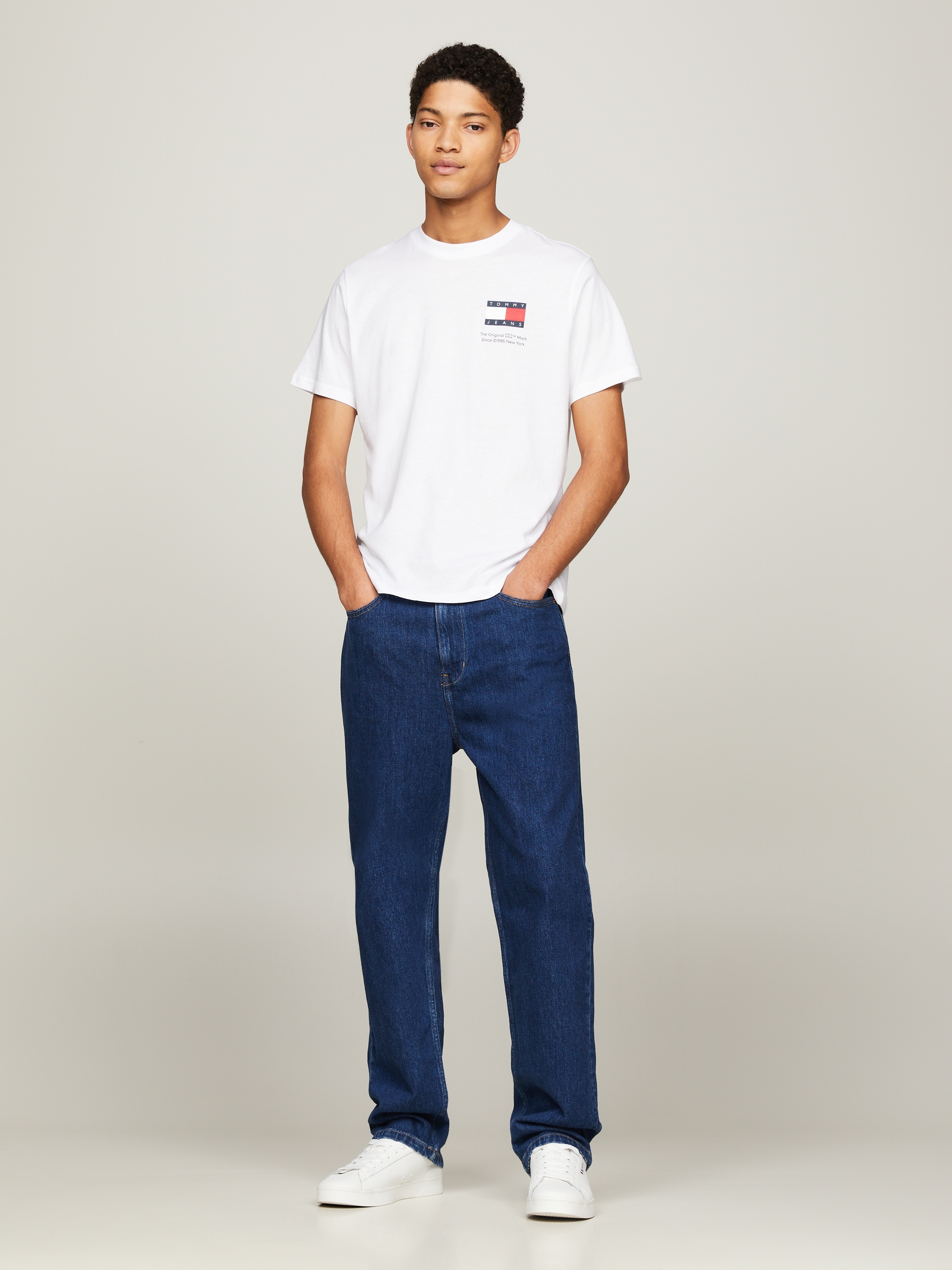 Tommy Jeans T-Shirt »TJM SLIM 2PACK S/S FLAG DNA TEE«, (Packung, 2er), mit grossem Logodruck auf der Brust