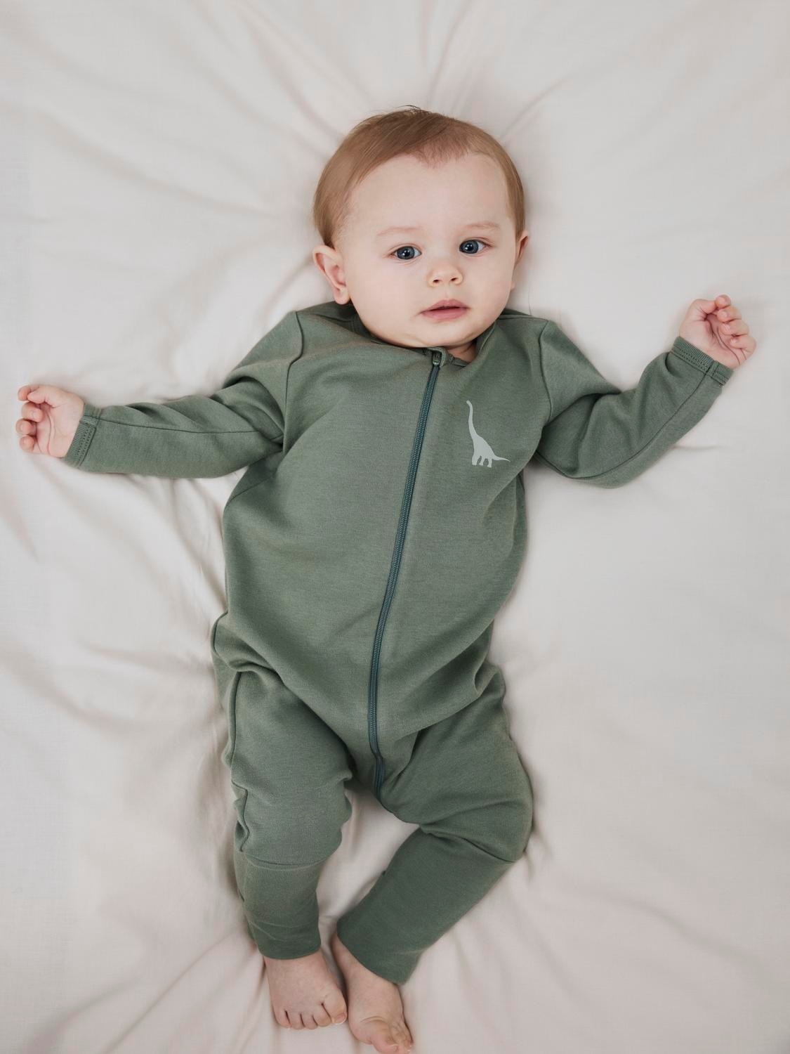 Name It Pyjama »NBMNIGHTSUIT 2P ZIP FF GREEN DINO« Packung, 2 pièces praktisches 2-er Pack, mit Dino Druck