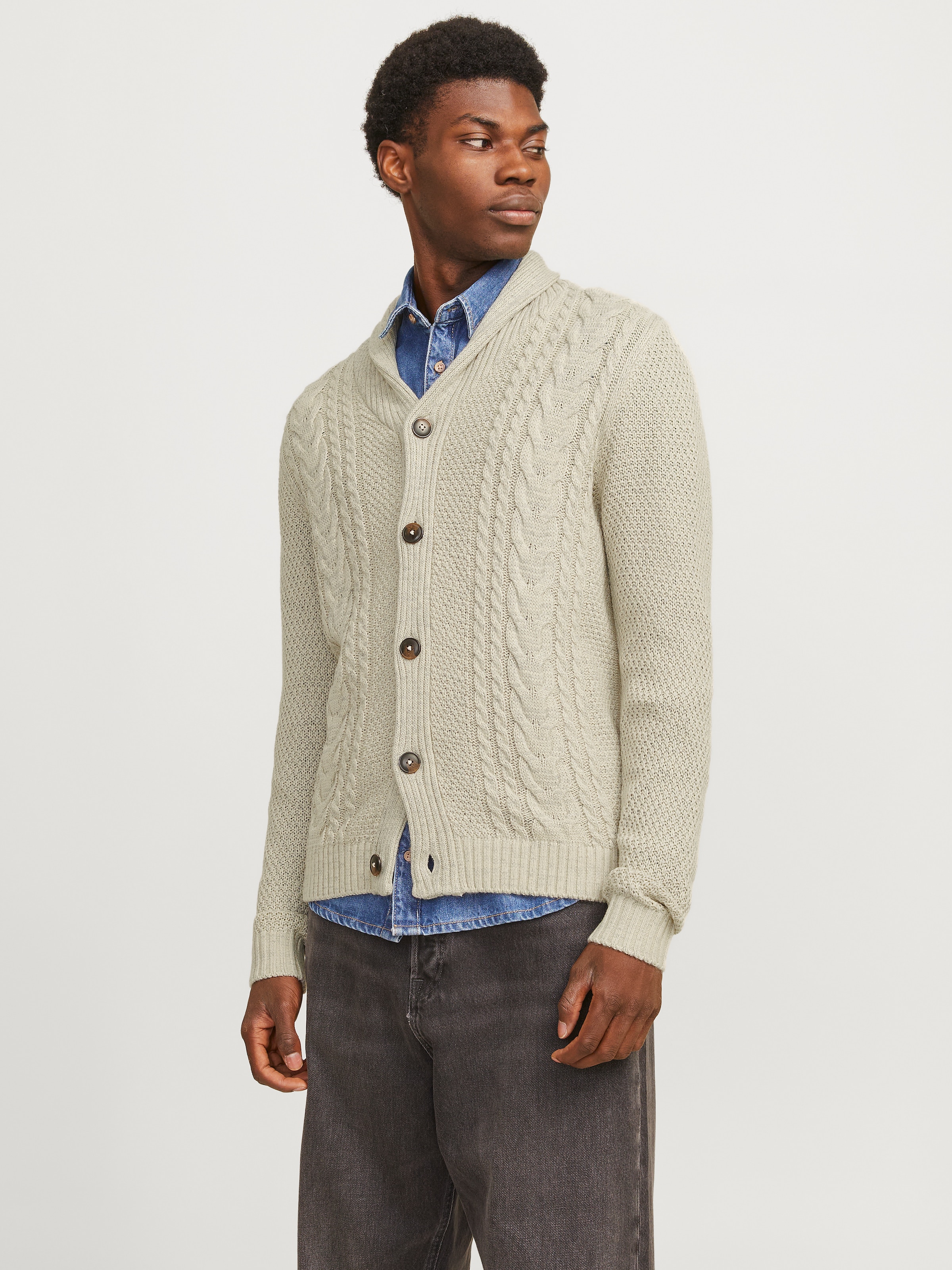 Jack & Jones Strickjacke »JJCRAIG KNIT SHAWL NECK AW24«, mit Schalkragen und Zopfmuster