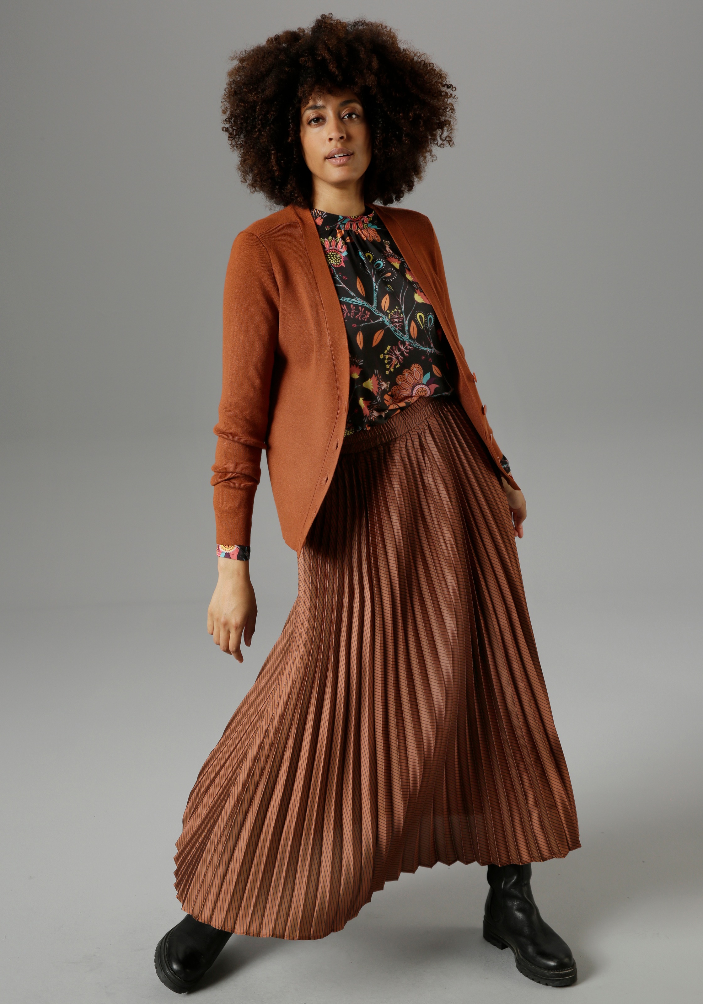 Image of Aniston SELECTED Cardigan, mit Knopfverschluss bei Ackermann Versand Schweiz