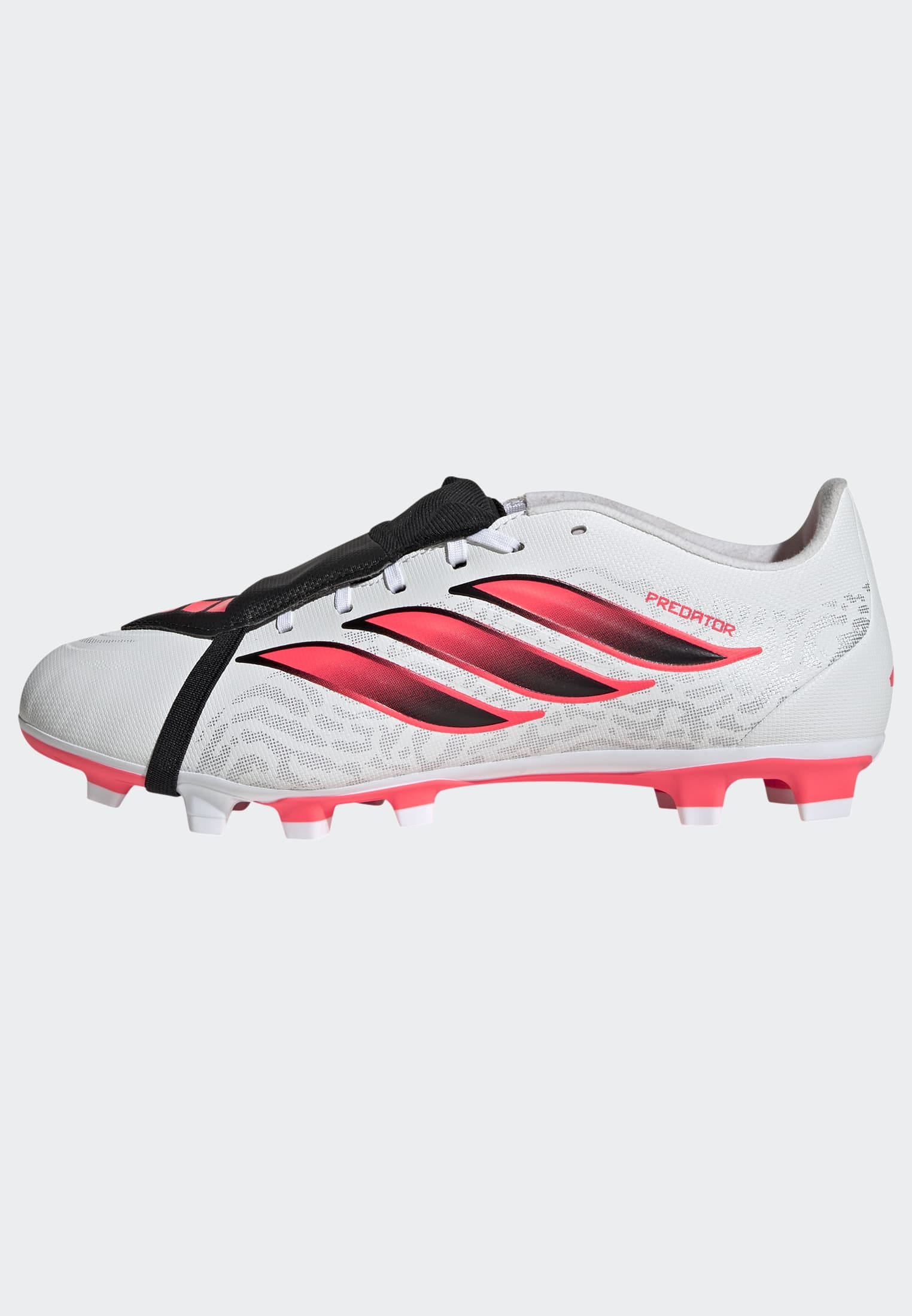 adidas Performance Chaussure de football »PREDATOR CLUB , UMSCHLAGBARE ZUNGE, FESTE / GEMISCHTE BÖDEN«  adapté à de nombreux types de sols