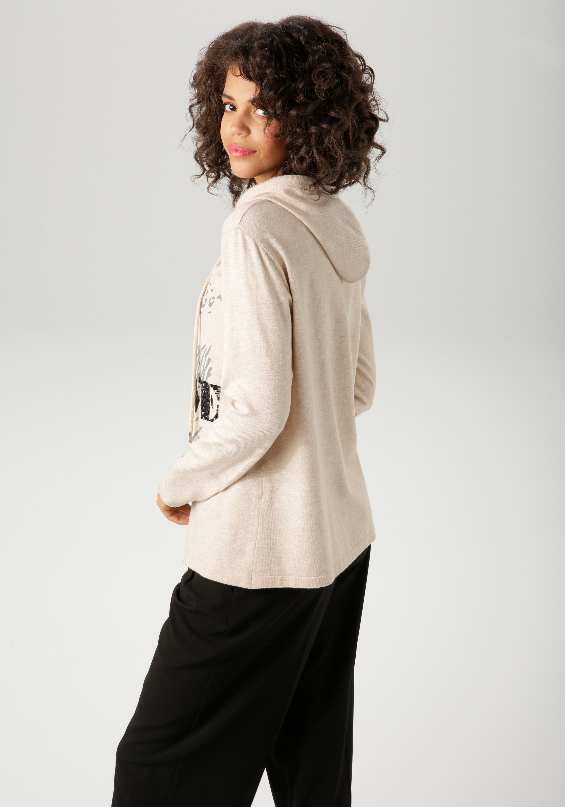 Aniston CASUAL Pull en tricot partie avant ornée d’un lettrage en sequins