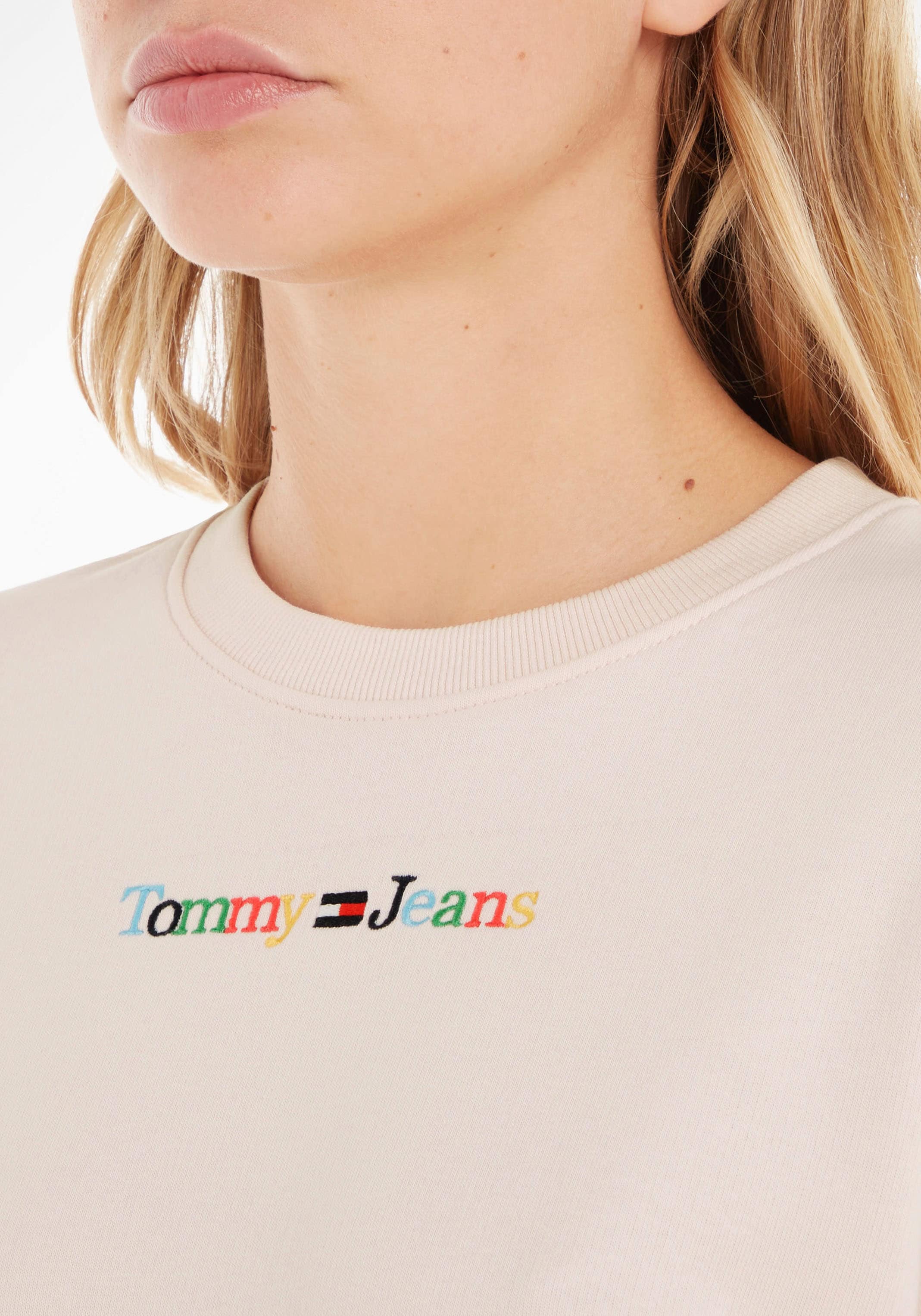 ♕ Tommy Jeans Sweatshirt »TJW Logostickerei REG CREW«, SERIF LINEAR bestellen mit versandkostenfrei COLOR farbenfroher