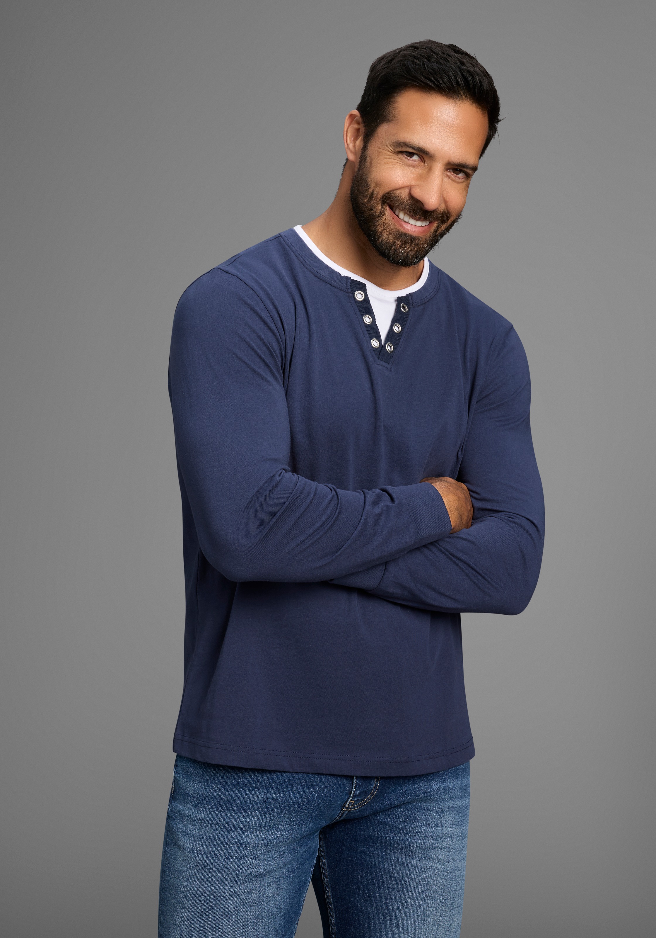 Image of Mans World Rundhalsshirt "Neue Kollektion" mit Kontrasteinsatz am Halsausschnitt