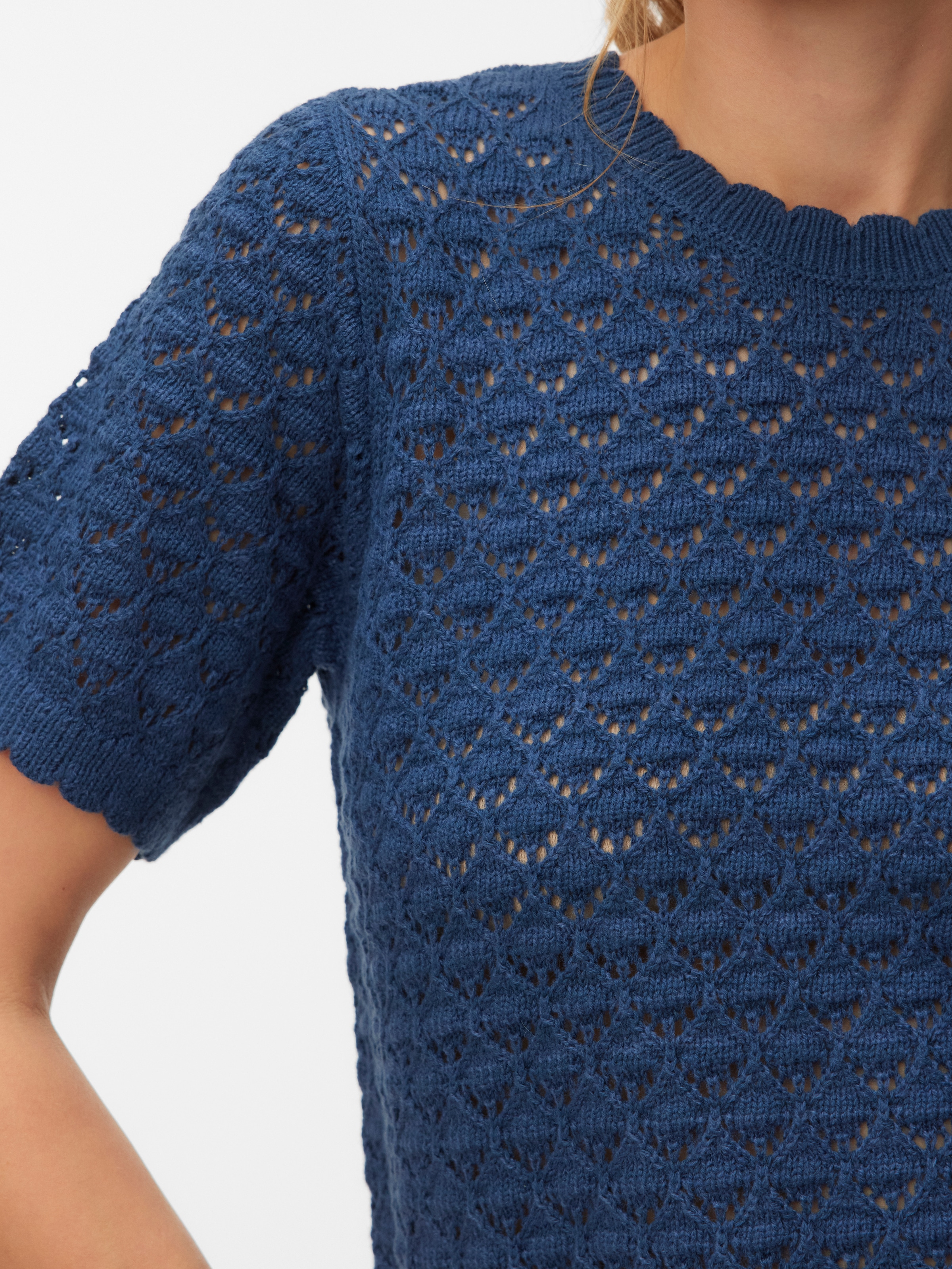 Vero Moda Top en tricot »VMJAQUELINE SS O-NECK TOP BOO« mit zartem Muster