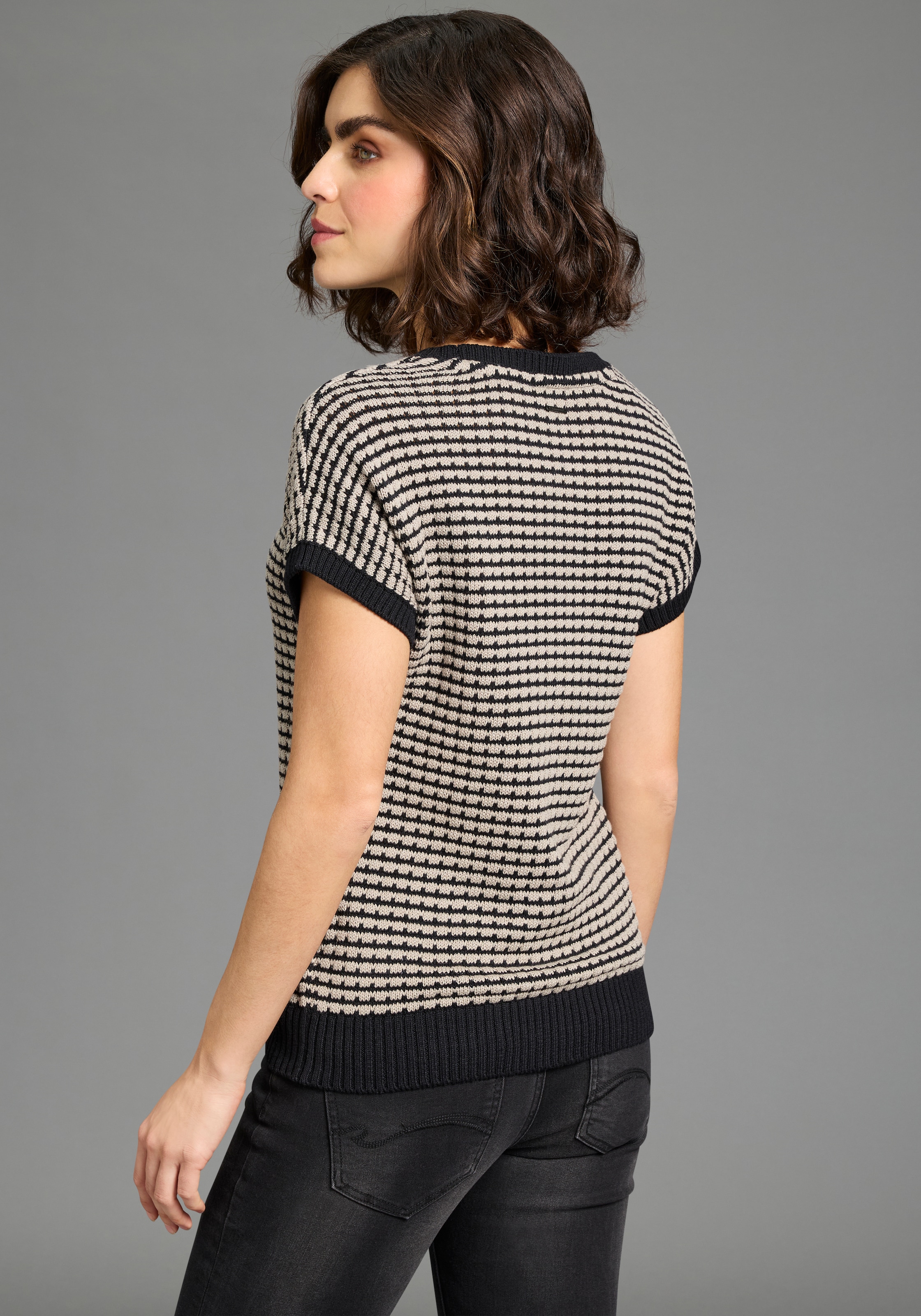 KangaROOS Pull à manches courtes aus strukturiertem Baumwoll-Mix, mit Rundhalsausschnitt, loose fit