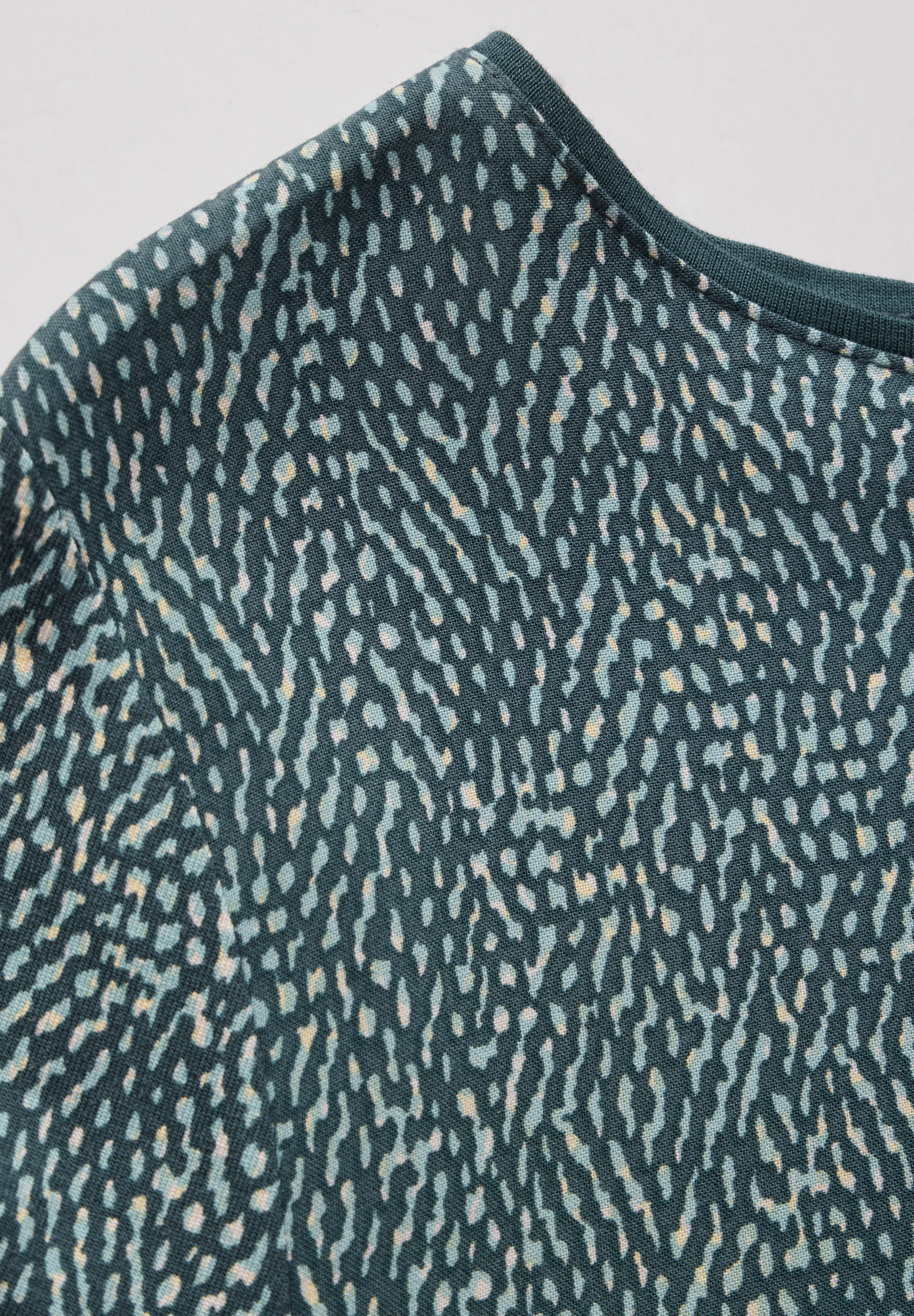STREET ONE Langarmshirt, mit grafischem Allover-Muster