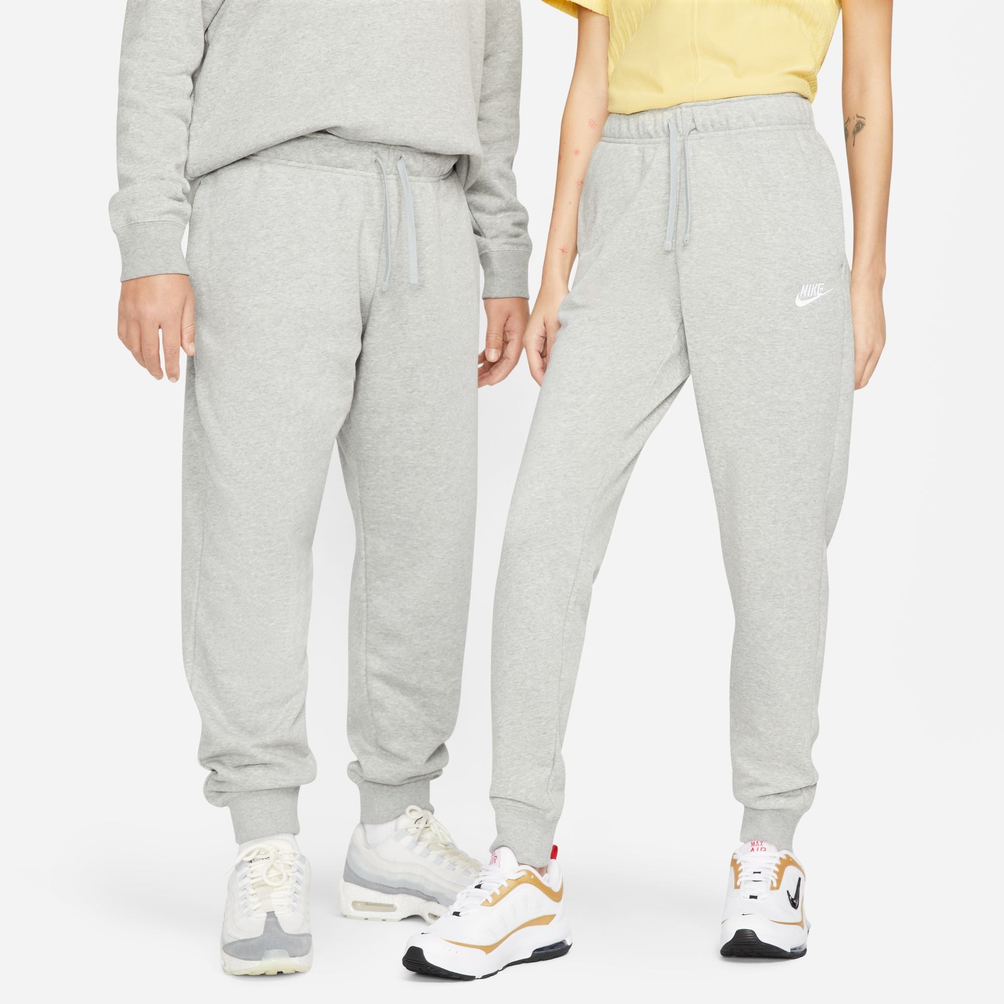 Nike Sportswear Jogginghose »CLUB FLEECE WOMEN'S MID-RISE JOGGERS«