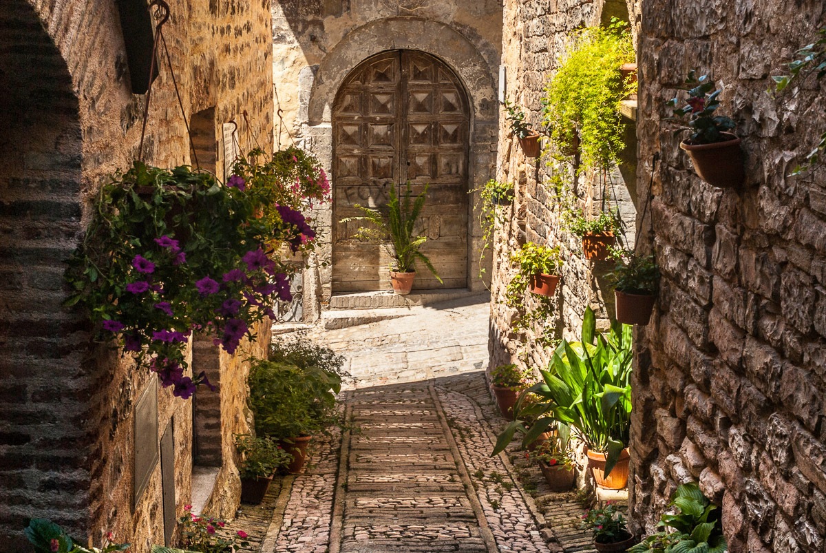 Image of Papermoon Fototapete »Burg Gang«, Vliestapete, hochwertiger Digitaldruck, inklusive Kleister bei Ackermann Versand Schweiz