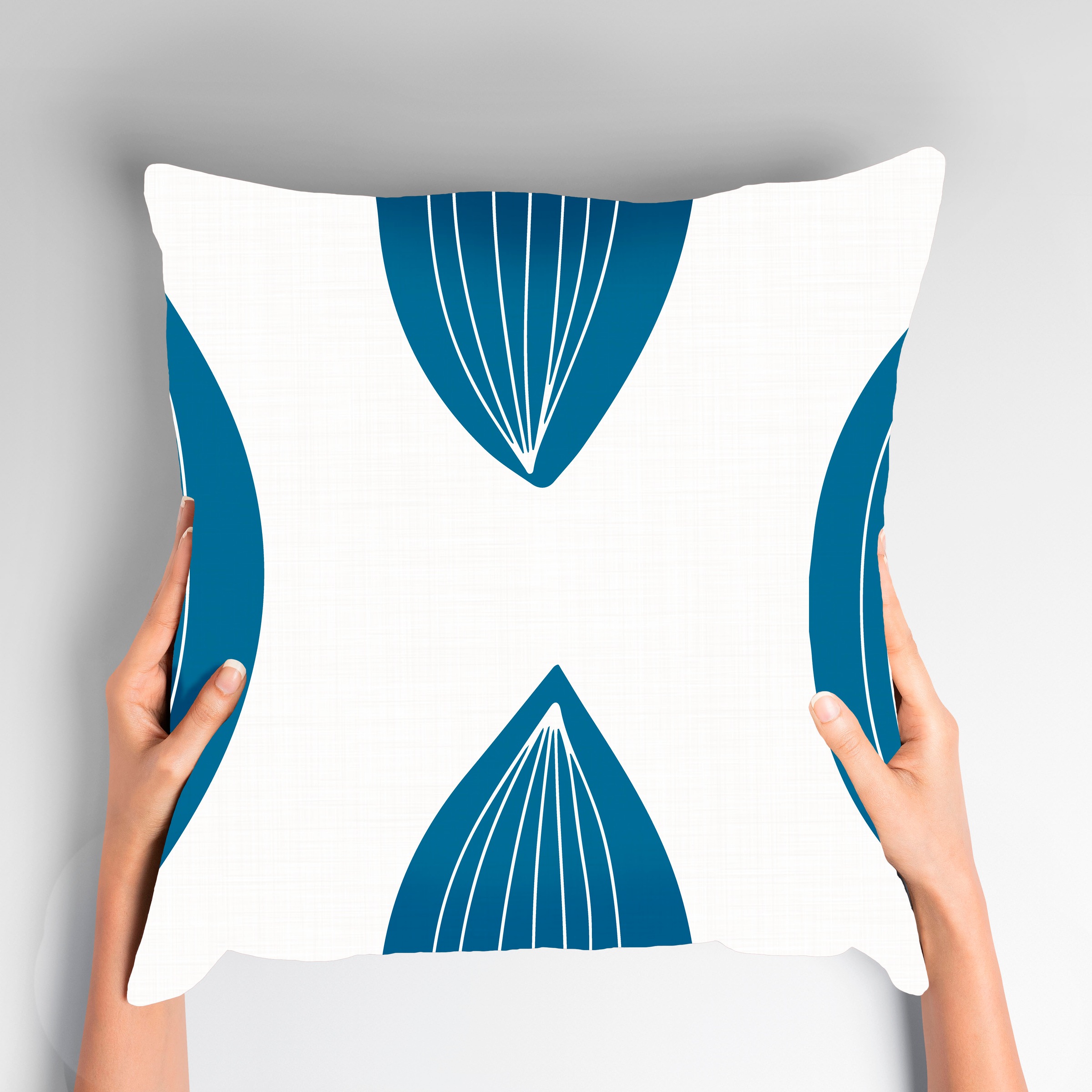 Image of queence Dekokissen "Illusion" Kissenhülle,Muster,Blau,Weiss,Zeitlos,Klassisch,Stilvoll,Dekorativ