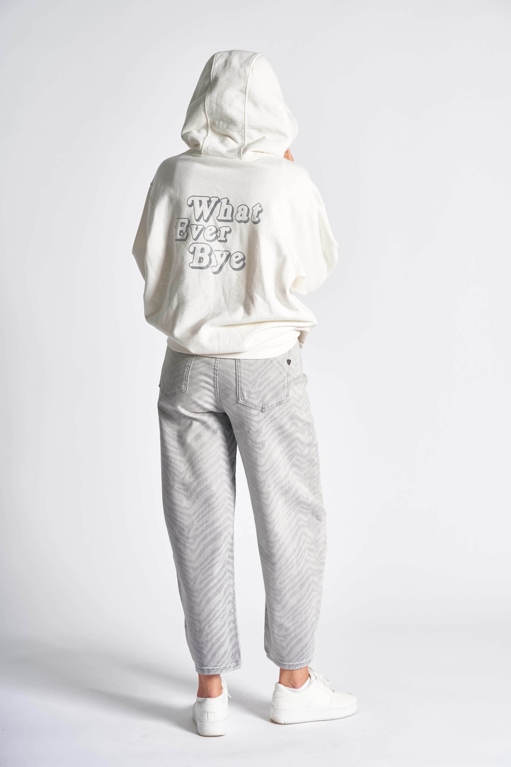 Zhrill Kapuzensweatshirt »ZHILLI« mit Herz-Print und Kängurutasche