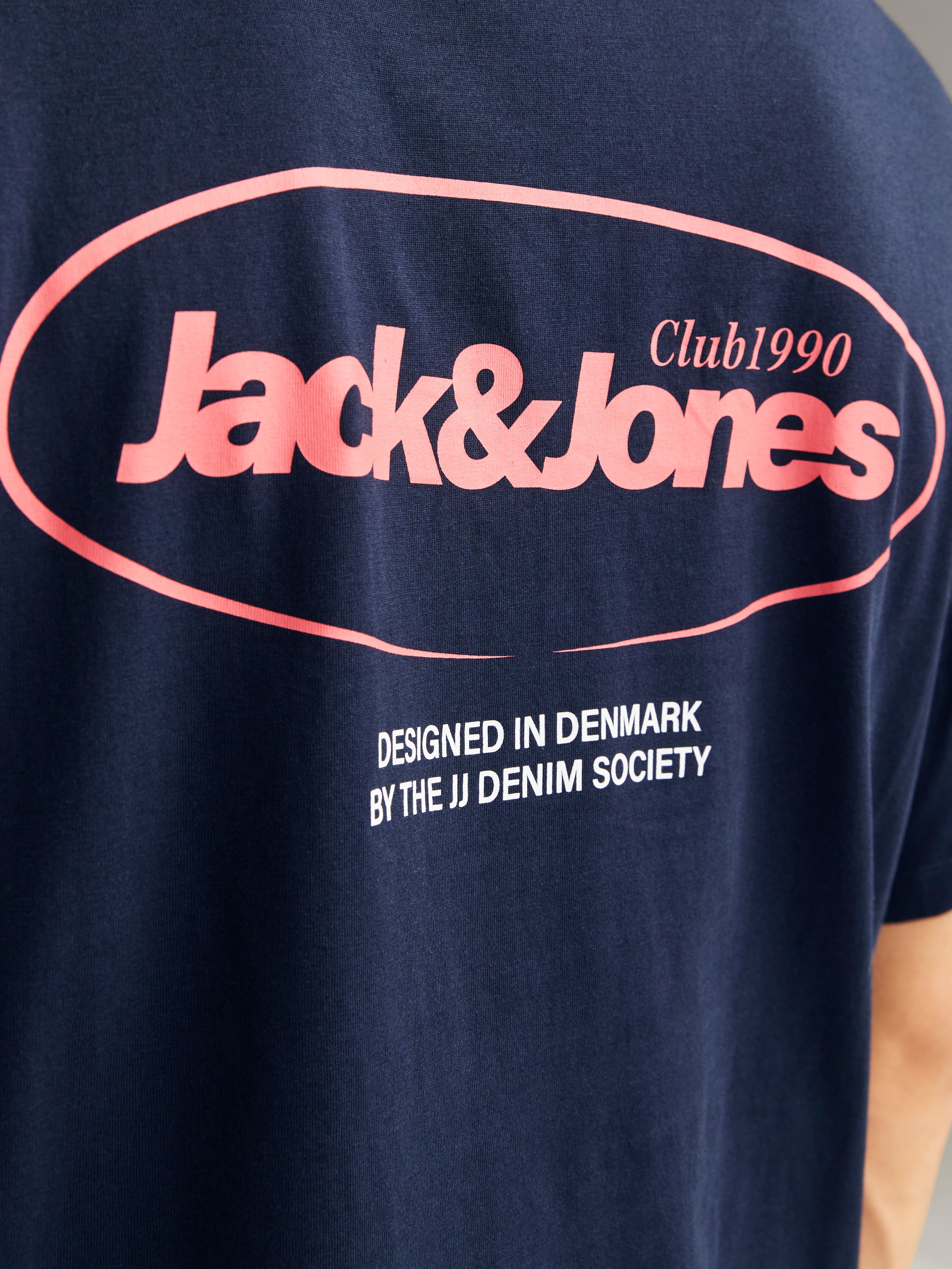 Jack & Jones Rundhalsshirt »JJEBRADLEY GRAPHIC TEE SS O-NECK NOOS«, mit Front und Back Print