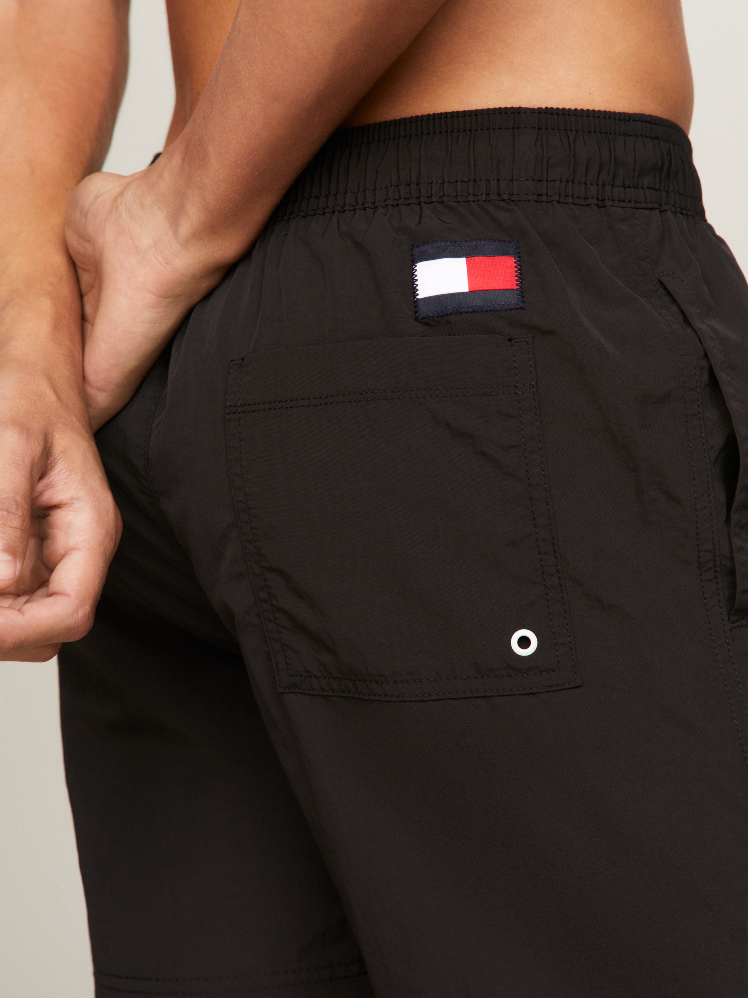 Tommy Hilfiger Swimwear Short de bain »SF MEDIUM DRAWSTRING« avec étiquette de marque Tommy Hilfiger