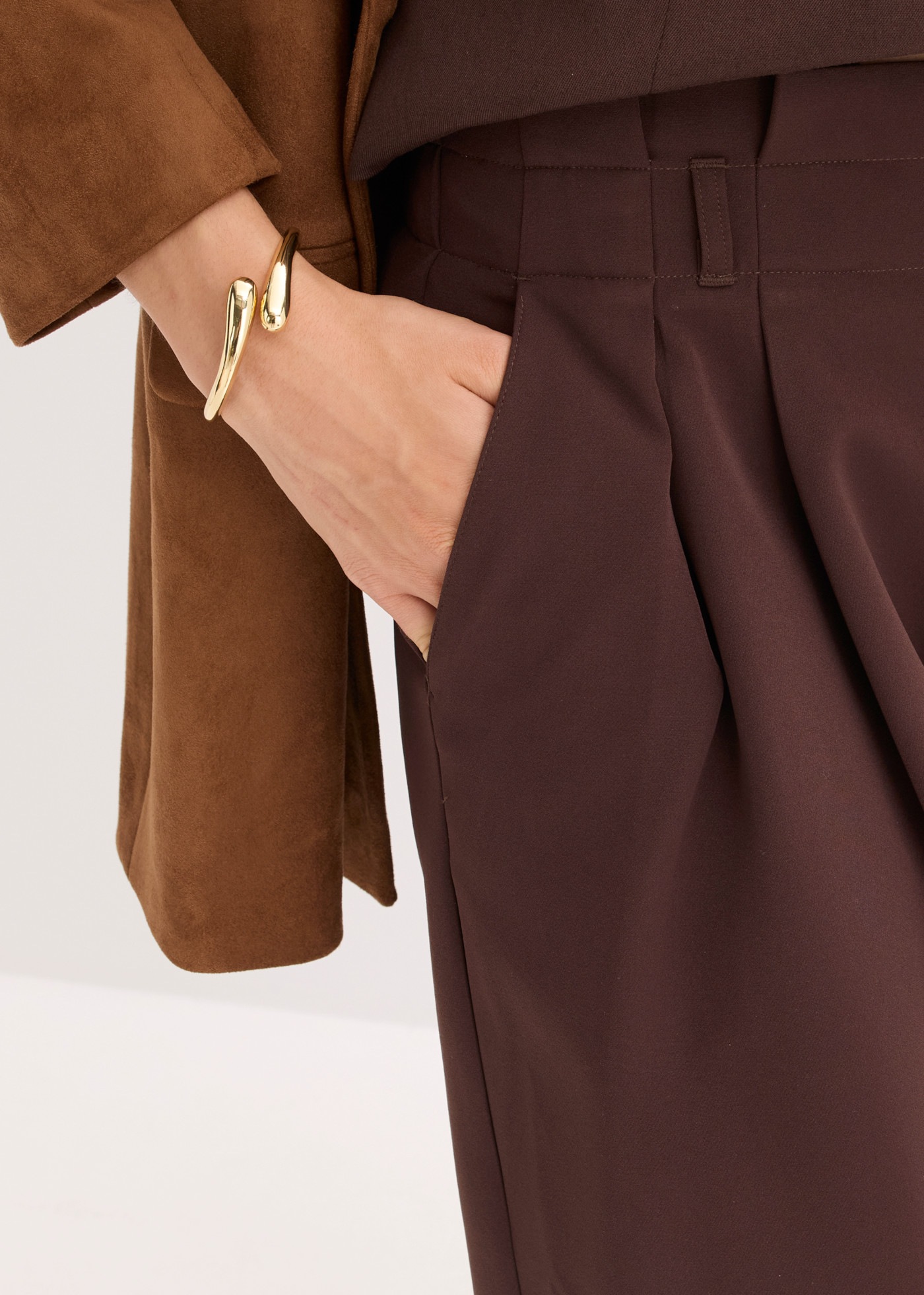 bonprix Pantalon à pinces  Loose Fit, avec plis à la taille, style festif
