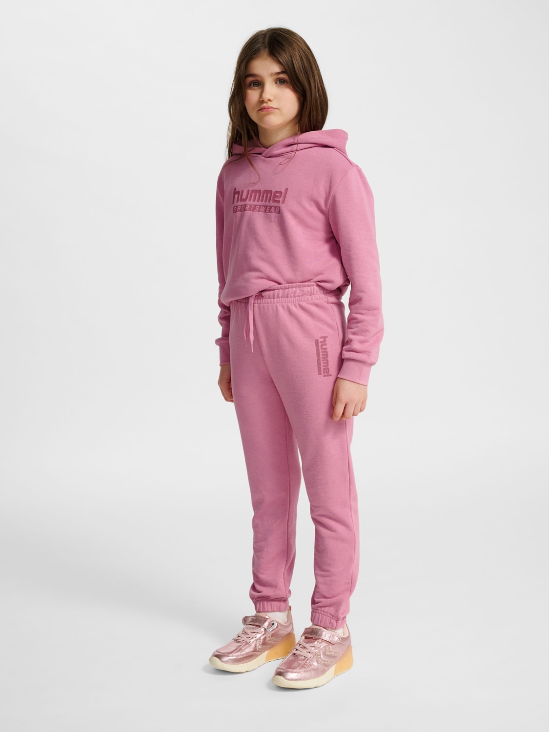 hummel Jogginghose »HMlJR BASE REGULAR PANTS«  sportlicher Stil, für Sportmode und Streetwear geeignet