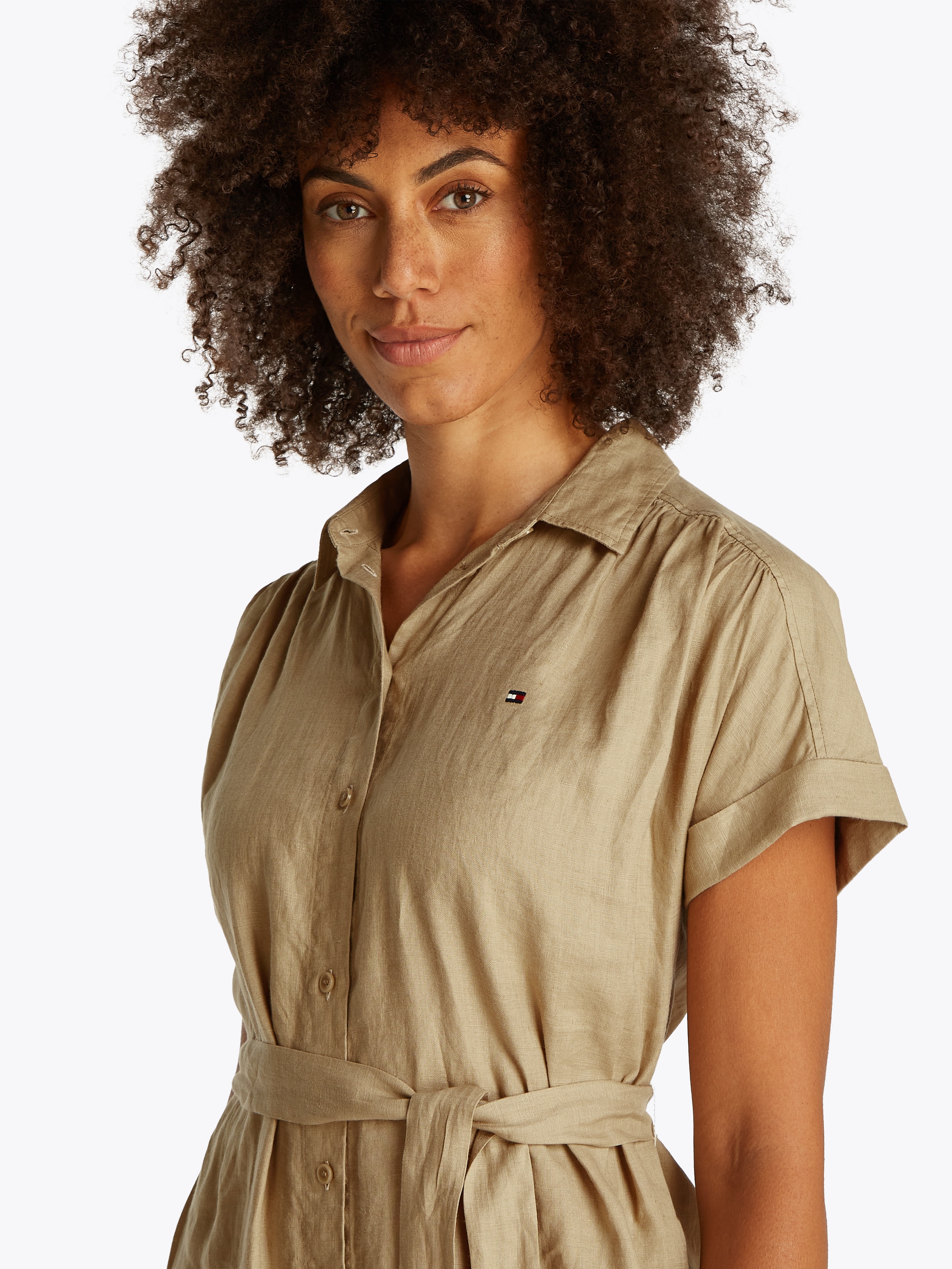 Tommy Hilfiger Hemdblusenkleid »ESS LINEN BELTED S/S MIDI DRESS«, mit Gürtel, mit Ärmelaufschlag,kühlendes Premium Leinen