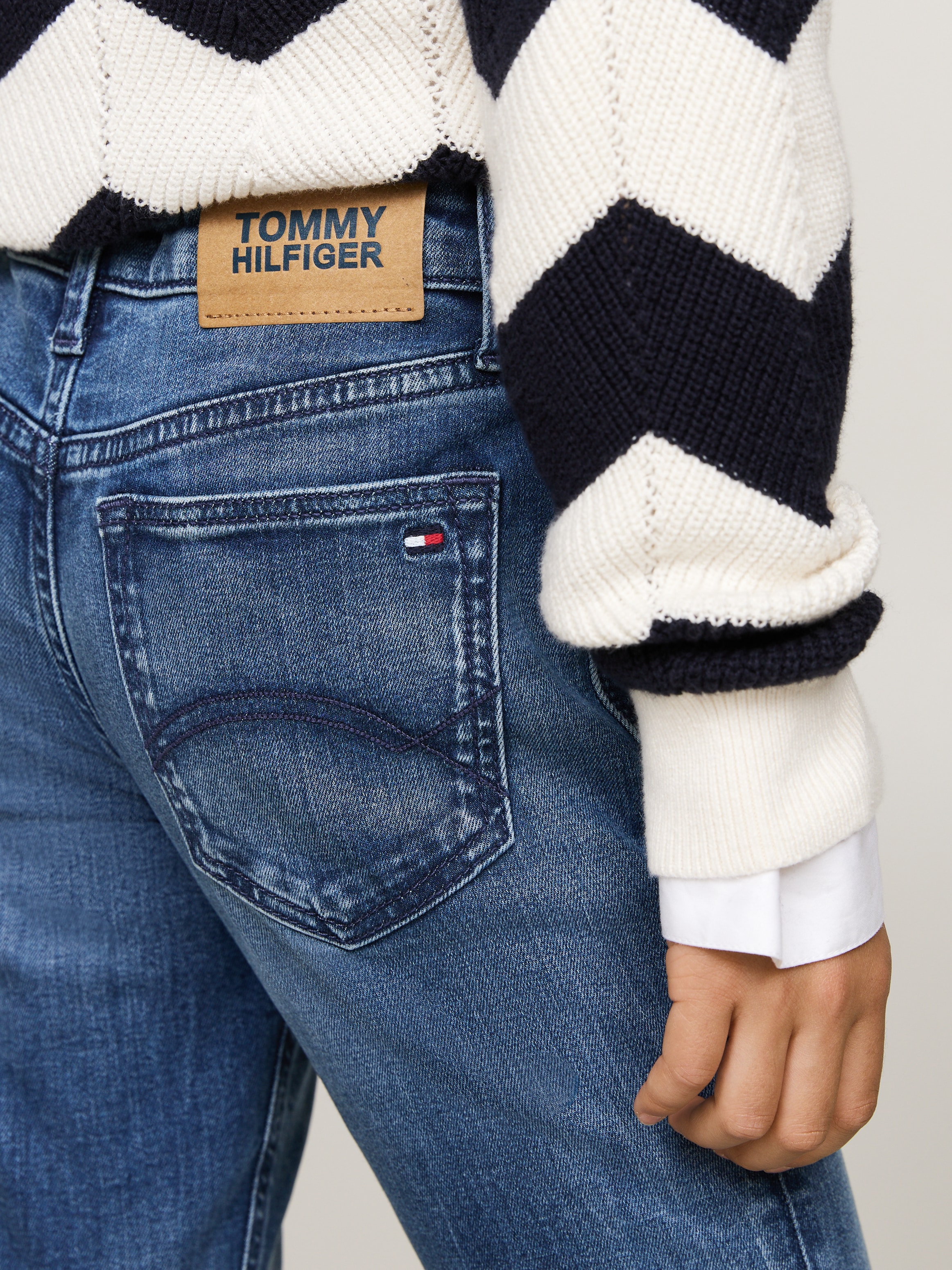 Tommy Hilfiger Skinny-fit-Jeans »NORA DARK WASH«, in blauer Waschung, mit Logostickereien