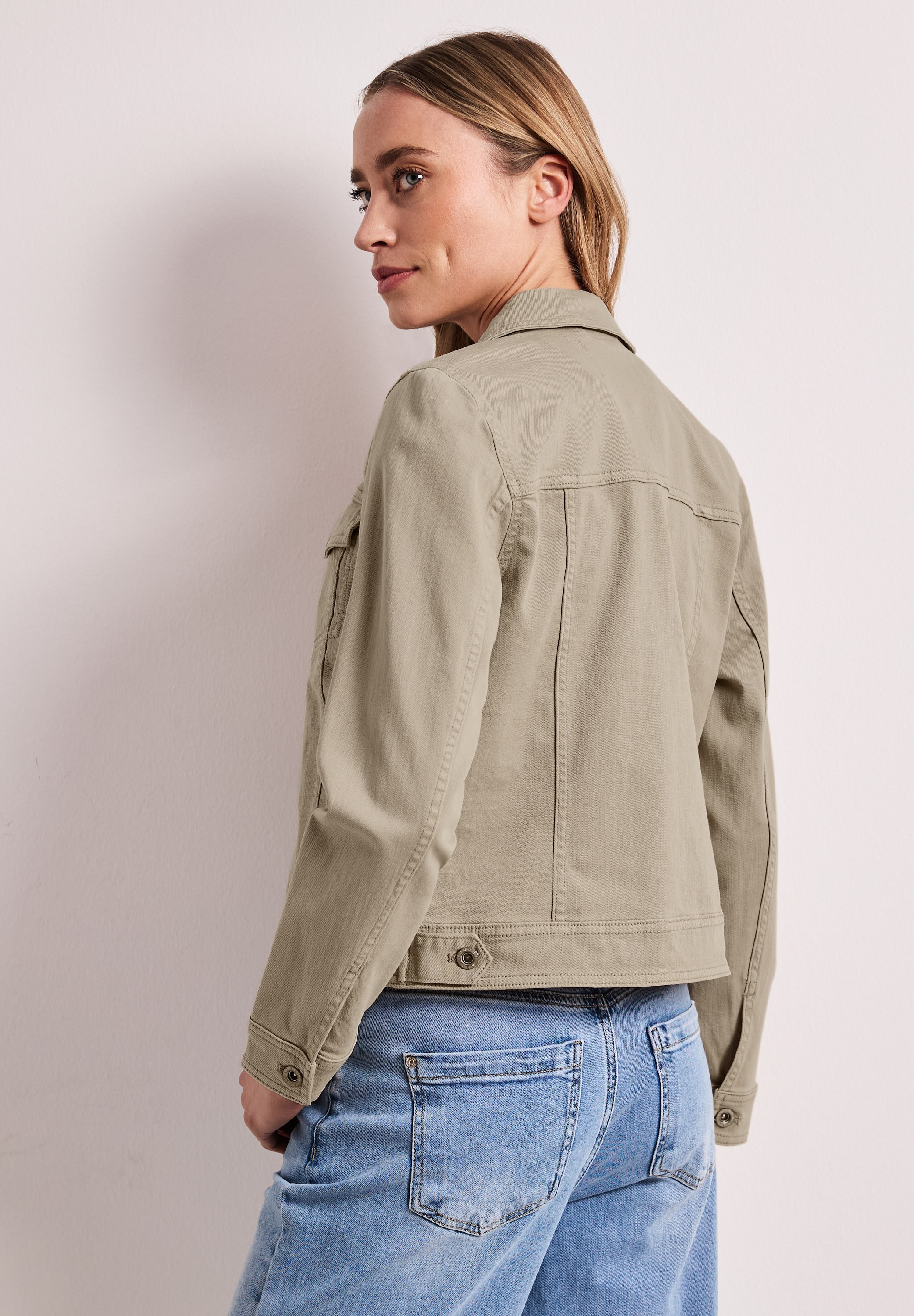 STREET ONE Jeansjacke ohne Kapuze im Colored-Denim-Look mit Taschen