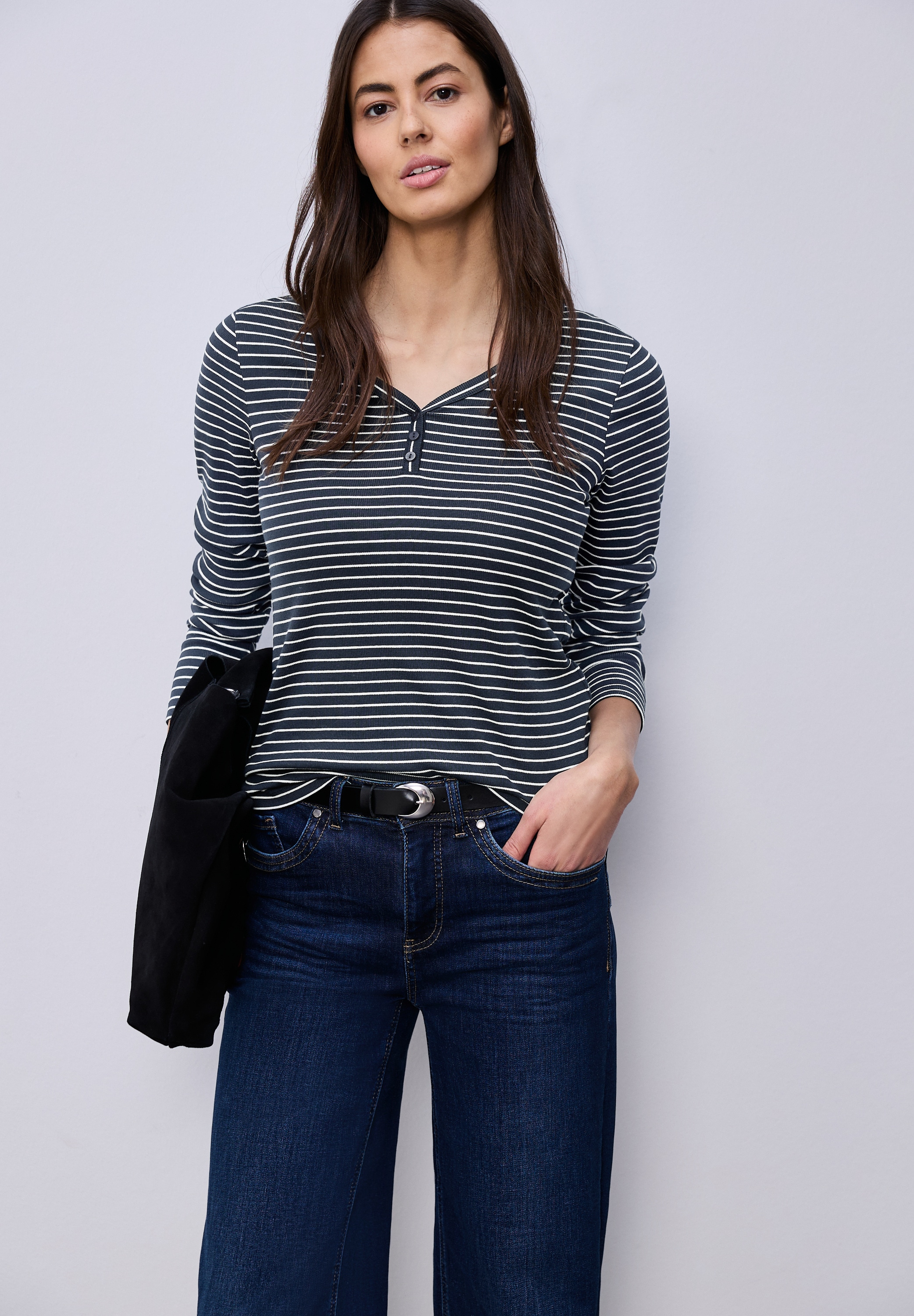 Image of STREET ONE Langarmshirt im Streifen-Design und mit V-Ausschnitt