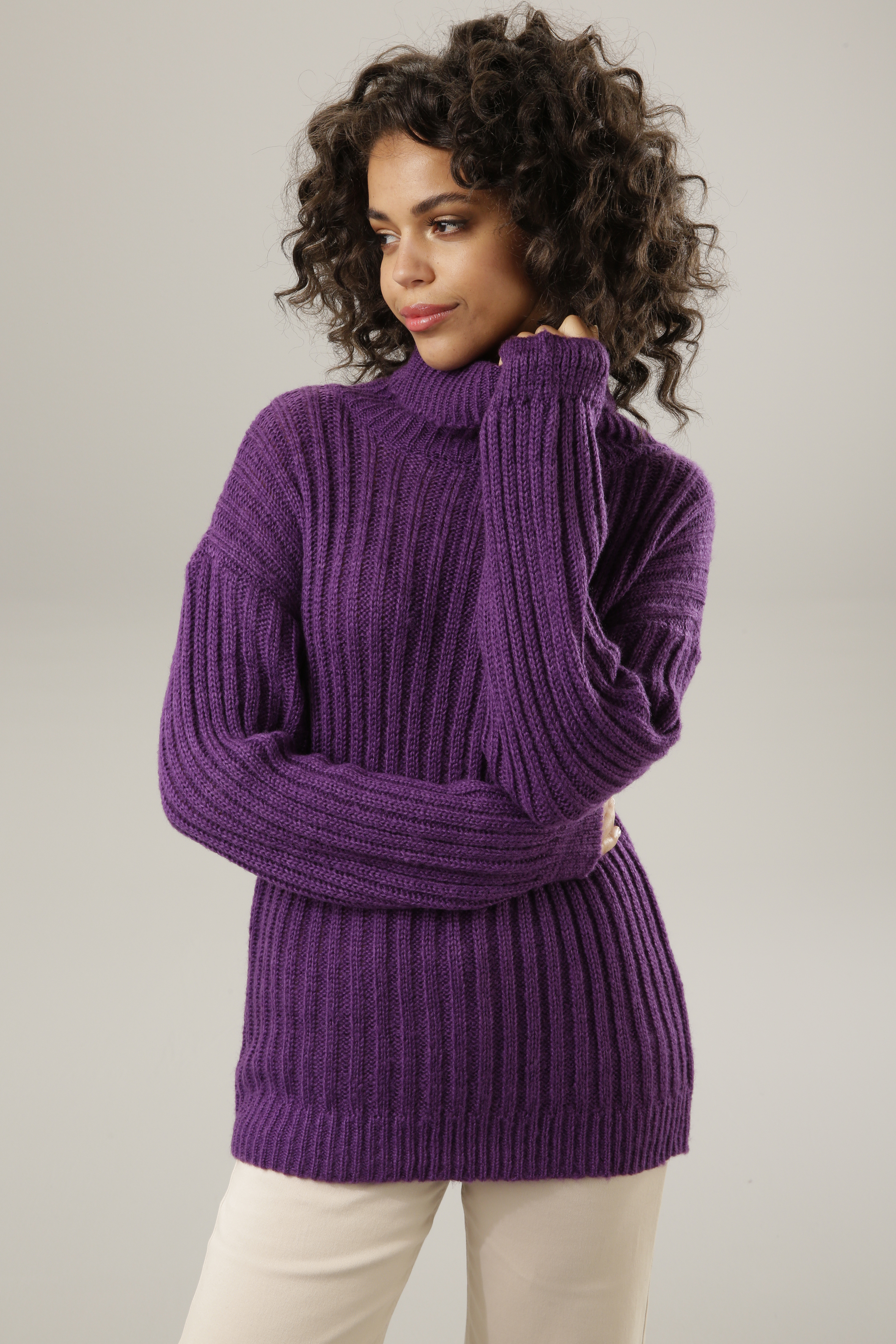 Strickpullover, mit dekorativem Rollkragen - NEUE KOLLEKTION