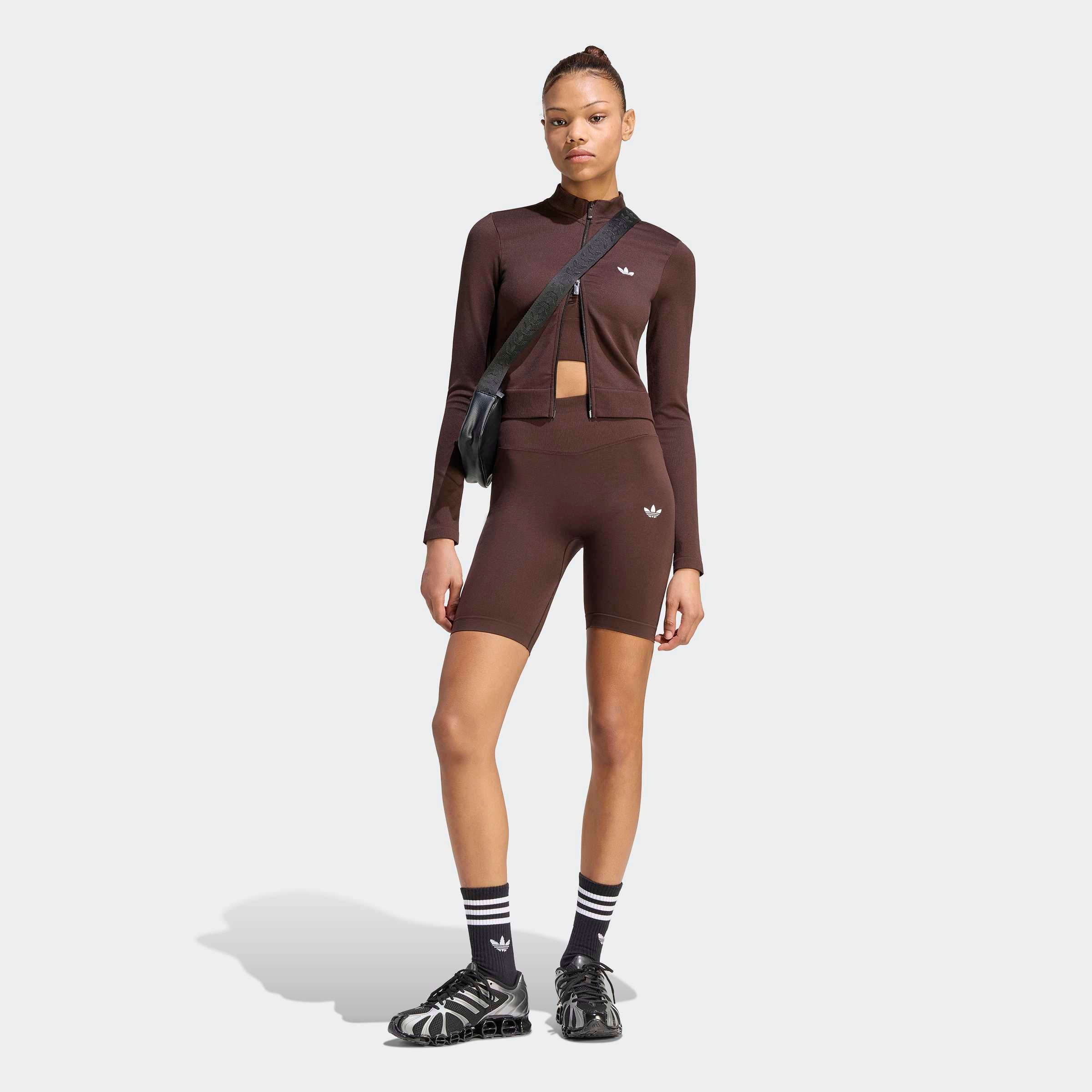 adidas Originals Shorts »ESSENTIALS, NAHTLOS, 13 CM«  nahtlose Konstruktion, ohne Verschluss, sportlicher Stil