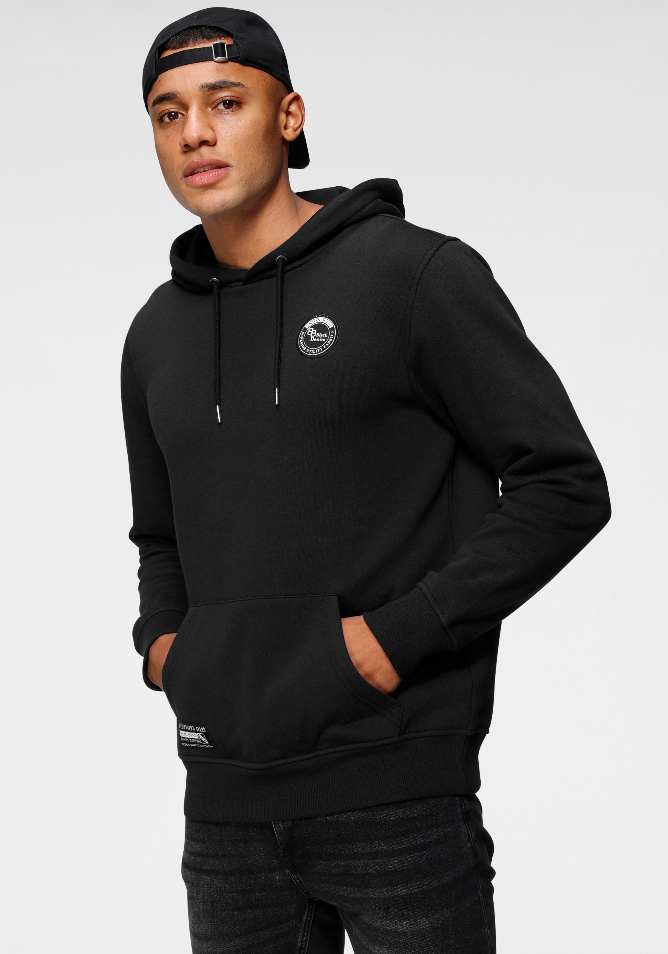 Image of Bruno Banani Kapuzensweatshirt, langärmlig, schmal geschnitten, bedrucktes Design