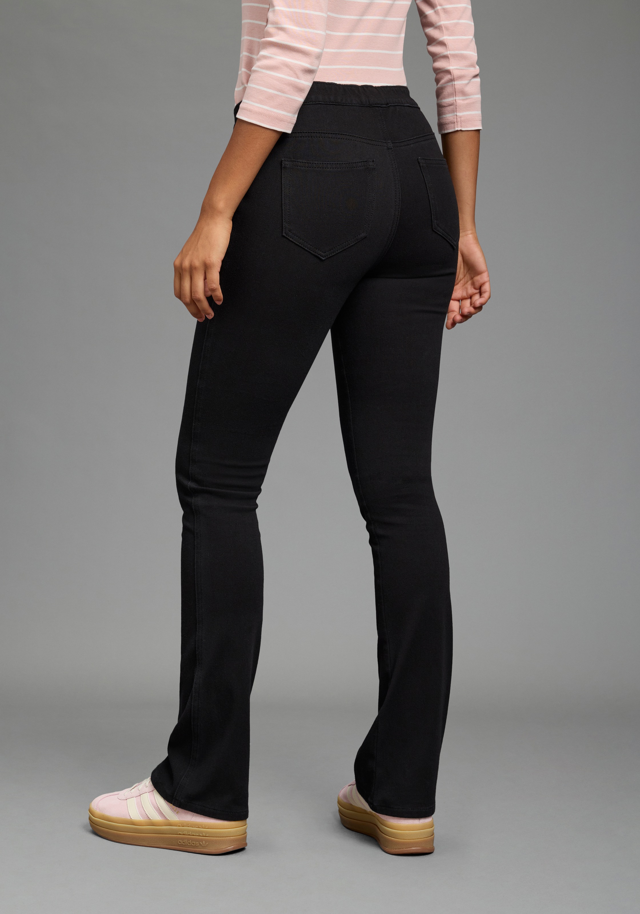 Arizona Jeggings en jeans »im 4 Way Stretch, Quer- und Längselastisch, Bootcut« coupe très slim, forme bootcut, hauteur normale de taille