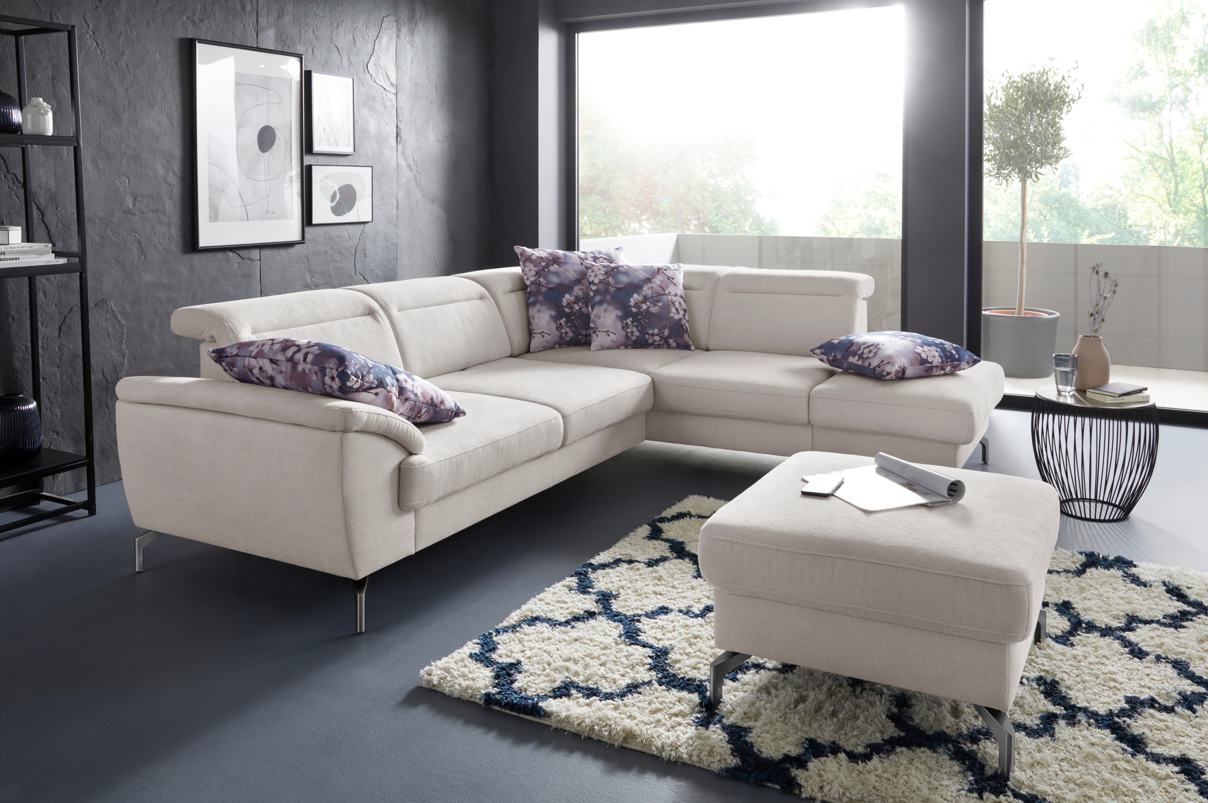 Image of sit&more Ecksofa, 15 cm Fusshöhe, inklusive Sitztiefenverstellung, wahlweise Kopfteilverstellung, wahlweise in 2 unterschiedlichen Fussfarben bei Ackermann Versand Schweiz