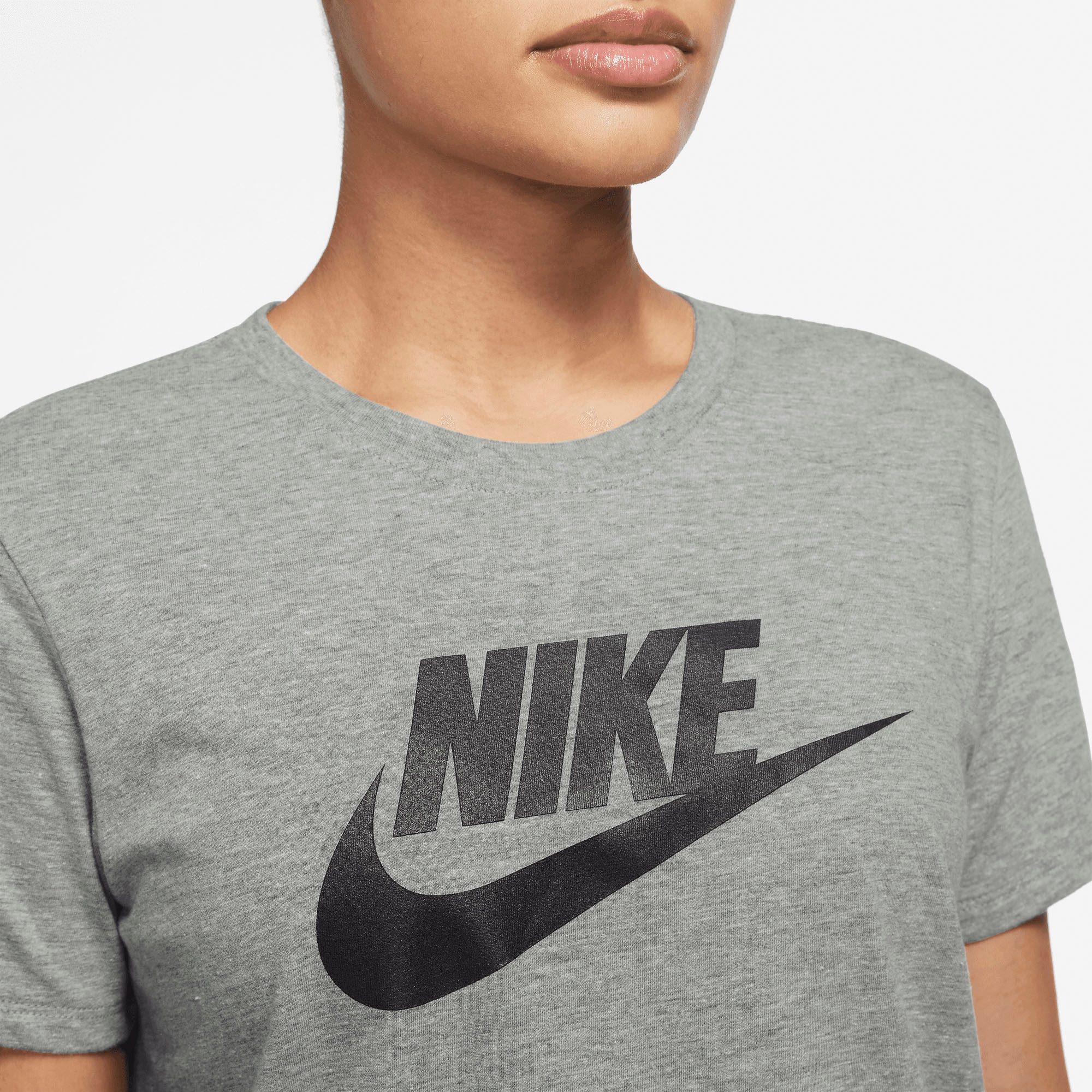 ♕ Nike Sportswear T-Shirt »ESSENTIALS WOMEN\'S LOGO T-SHIRT«  versandkostenfrei kaufen