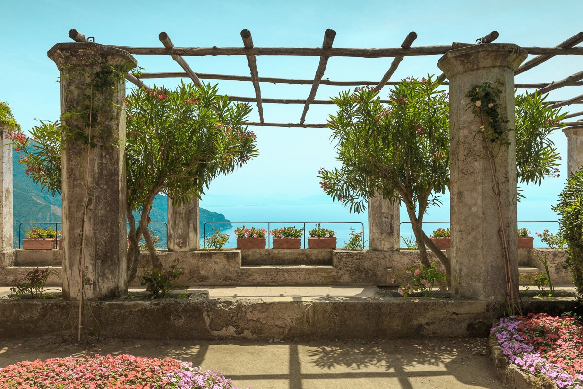 Image of Papermoon Fototapete "Terrasse am Meer"
