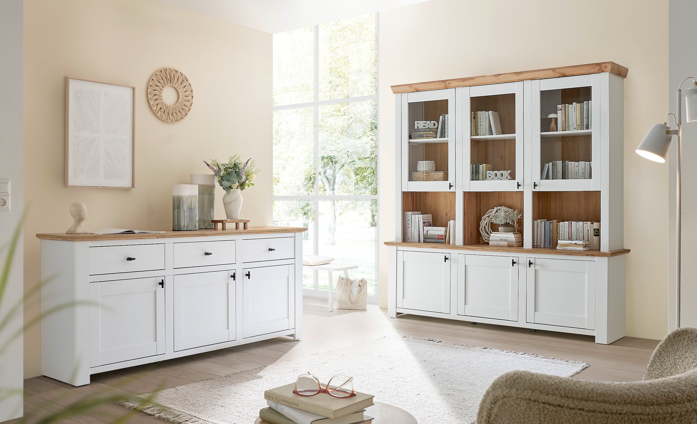 Home affaire Buffet »Bristol, Bücherschrank im Landhausstil, moderner Hochschrank« schwarze Metallgriffe, elegante Kranzoptik, ausreichend Stauraum