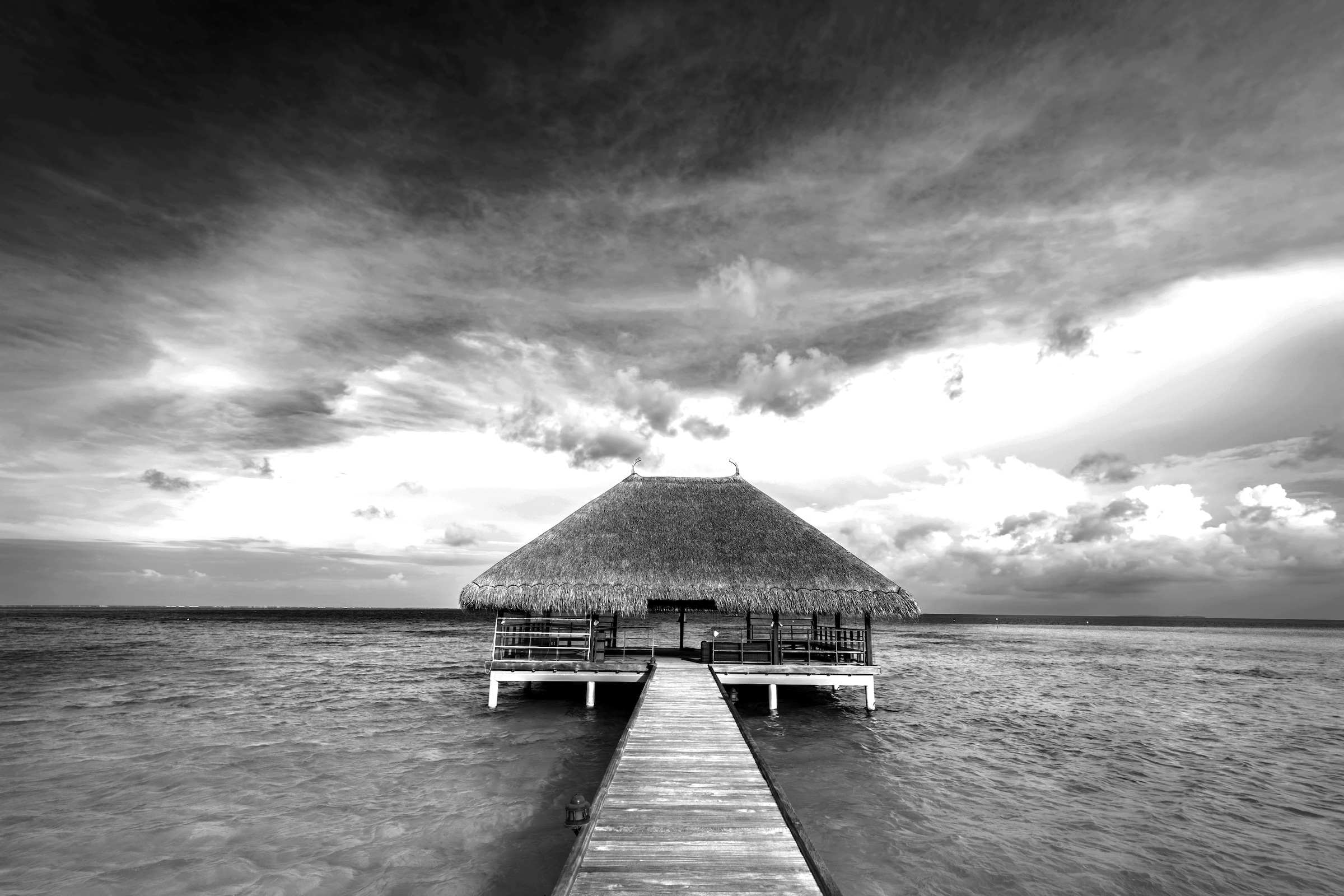 Image of Papermoon Fototapete "Haus auf dem Wasser Schwarz & Weiss"