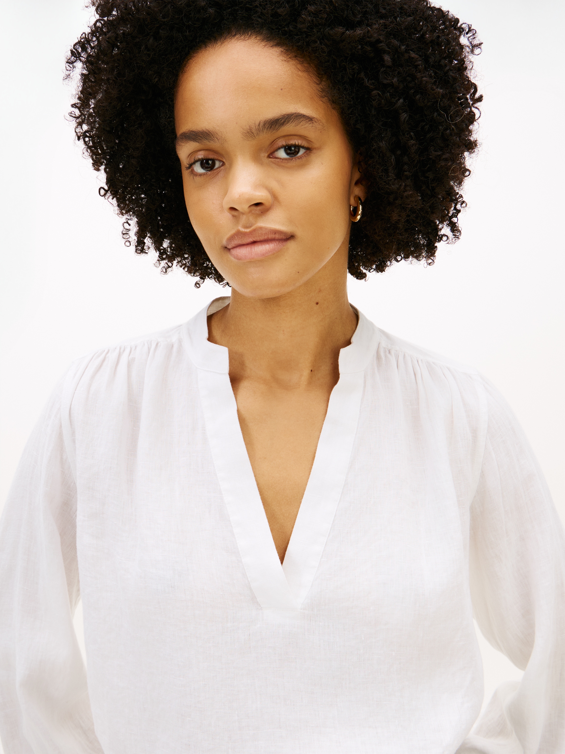 Tommy Hilfiger Blouse à manches longues »ESSENTIAL LINEN V-NECK LONGSLEEVE BLOUSE« avec épaules froncées, coupe décontractée