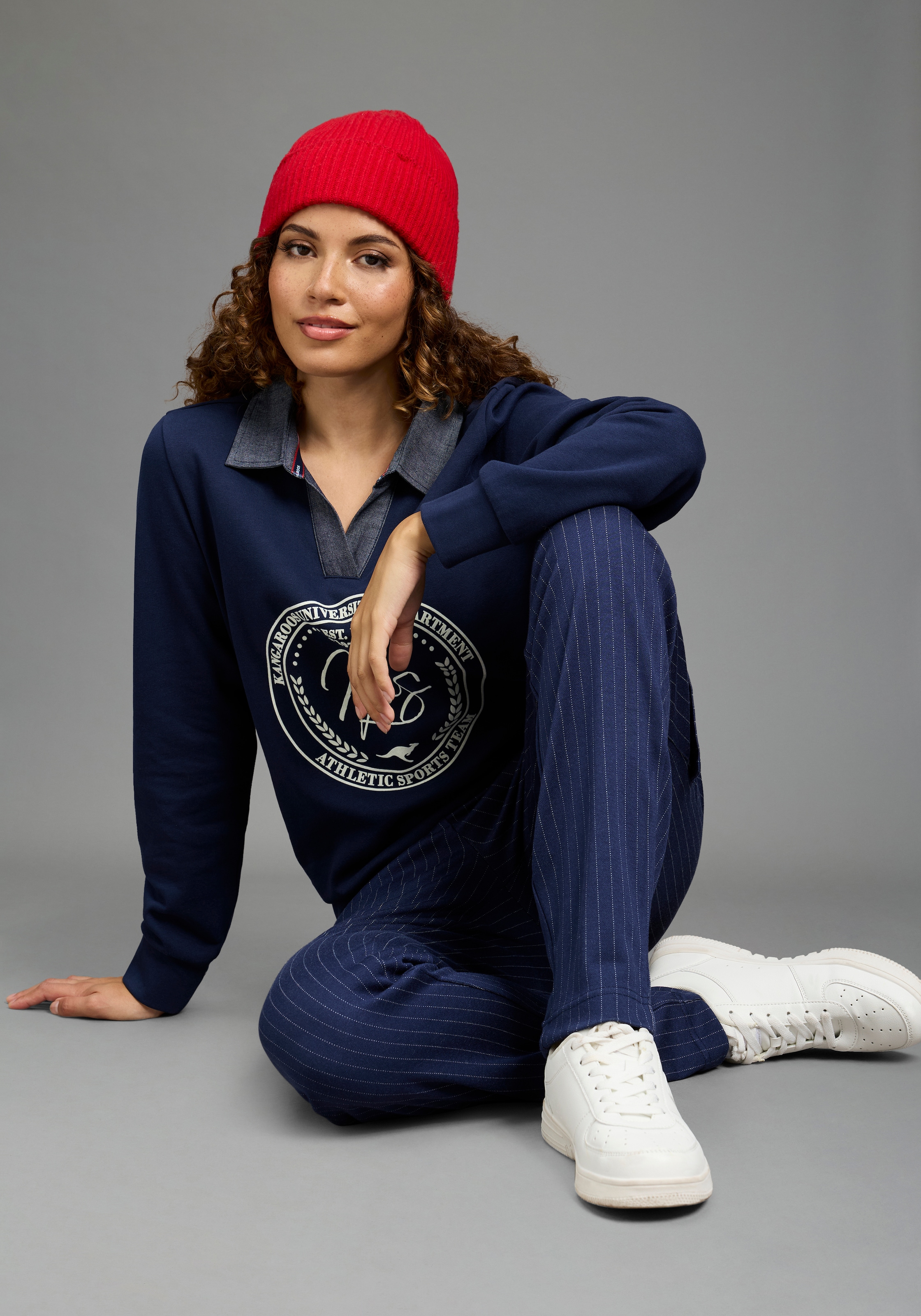 KangaROOS Sweat-shirt , avec col polo et patte de boutonnage, coupe longueur hanches
