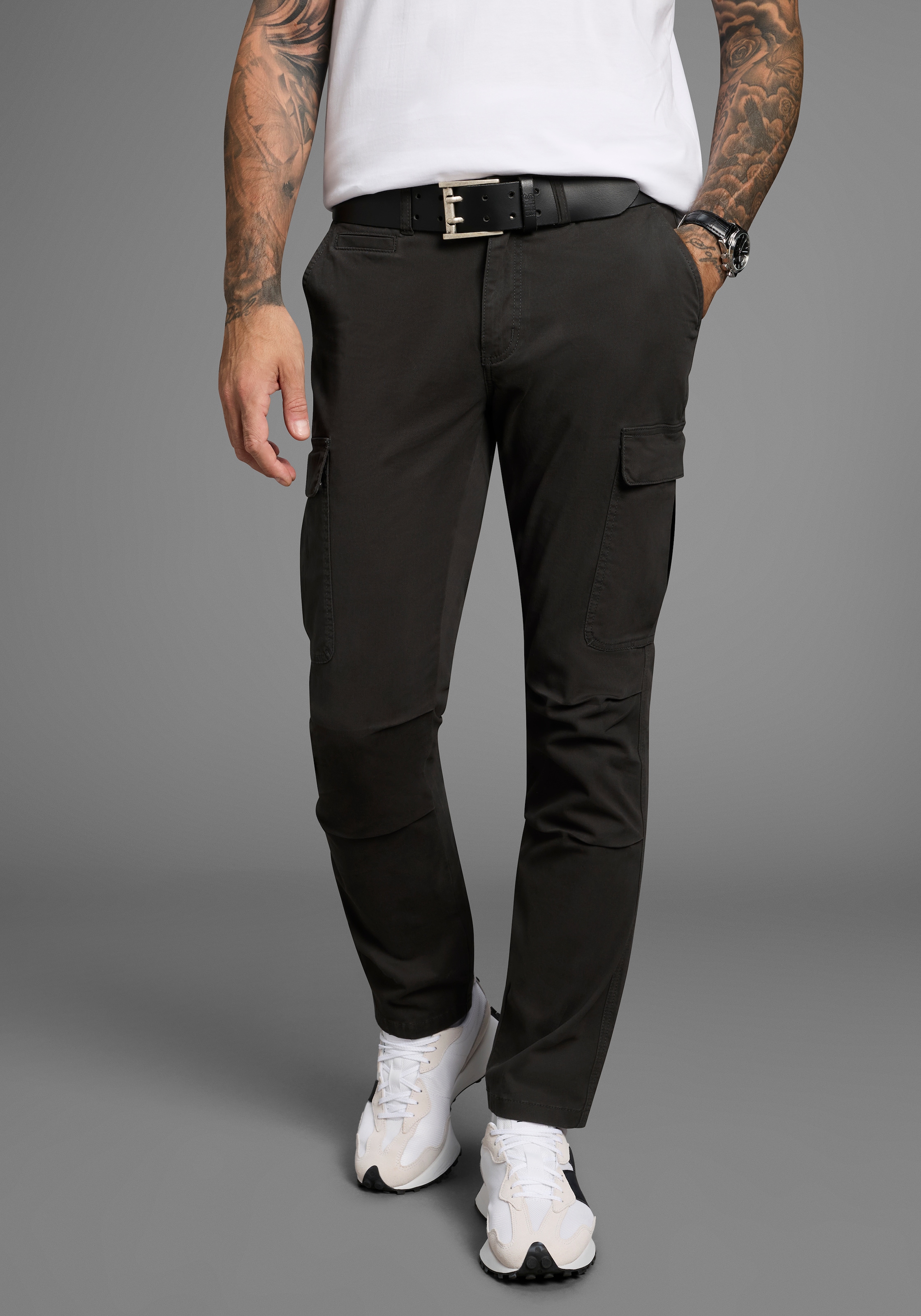 Image of Bruno Banani Cargohose moderne Passform, eng anliegende Cargotaschen