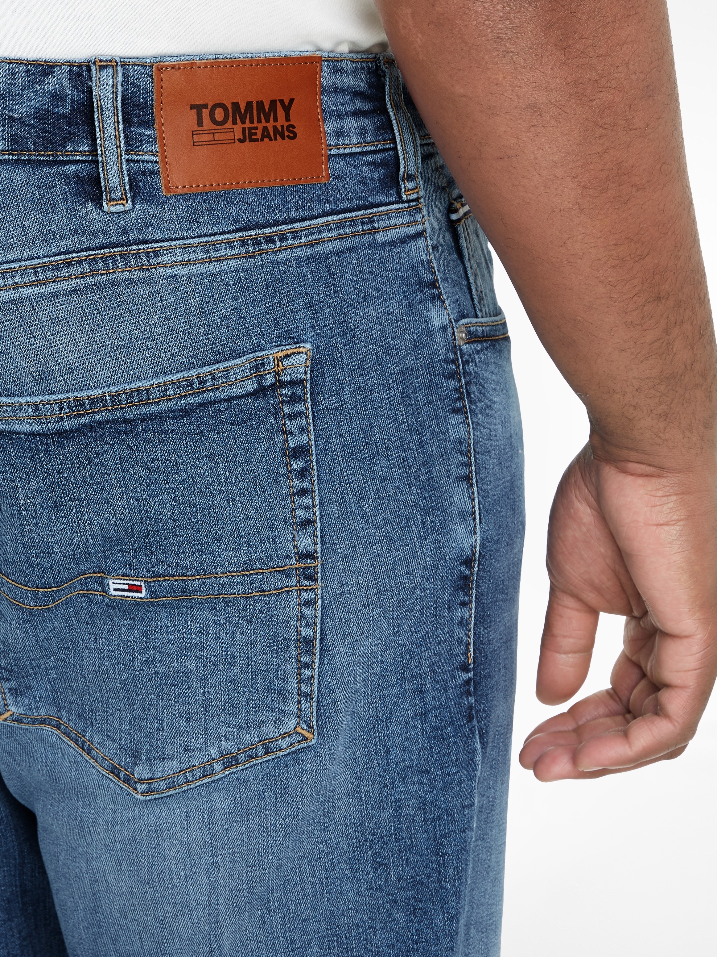 Tommy Jeans Plus 5-Pocket-Jeans »AUSTIN PLUS DG1219«, in grossen Grössen