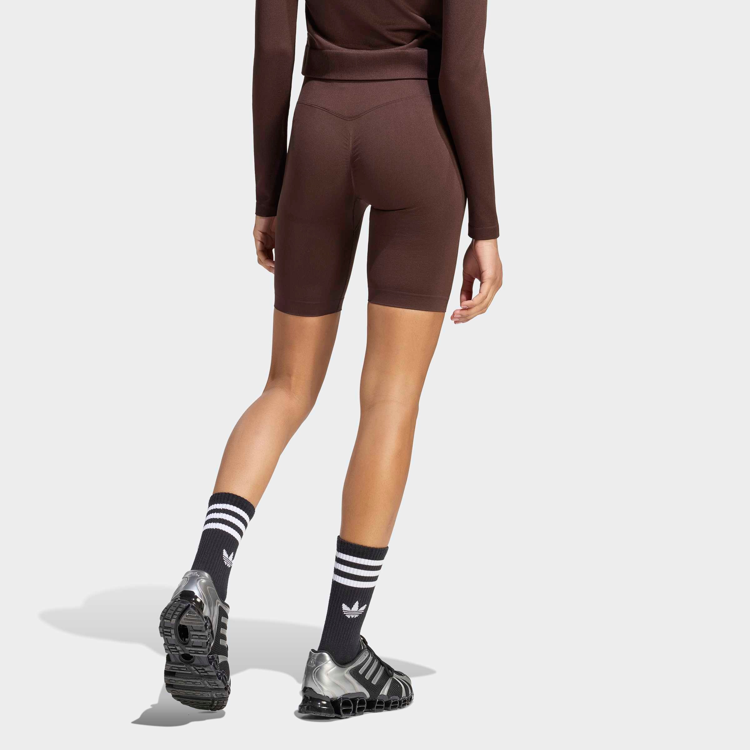 adidas Originals Shorts »ESSENTIALS, NAHTLOS, 13 CM«  nahtlose Konstruktion, ohne Verschluss, sportlicher Stil